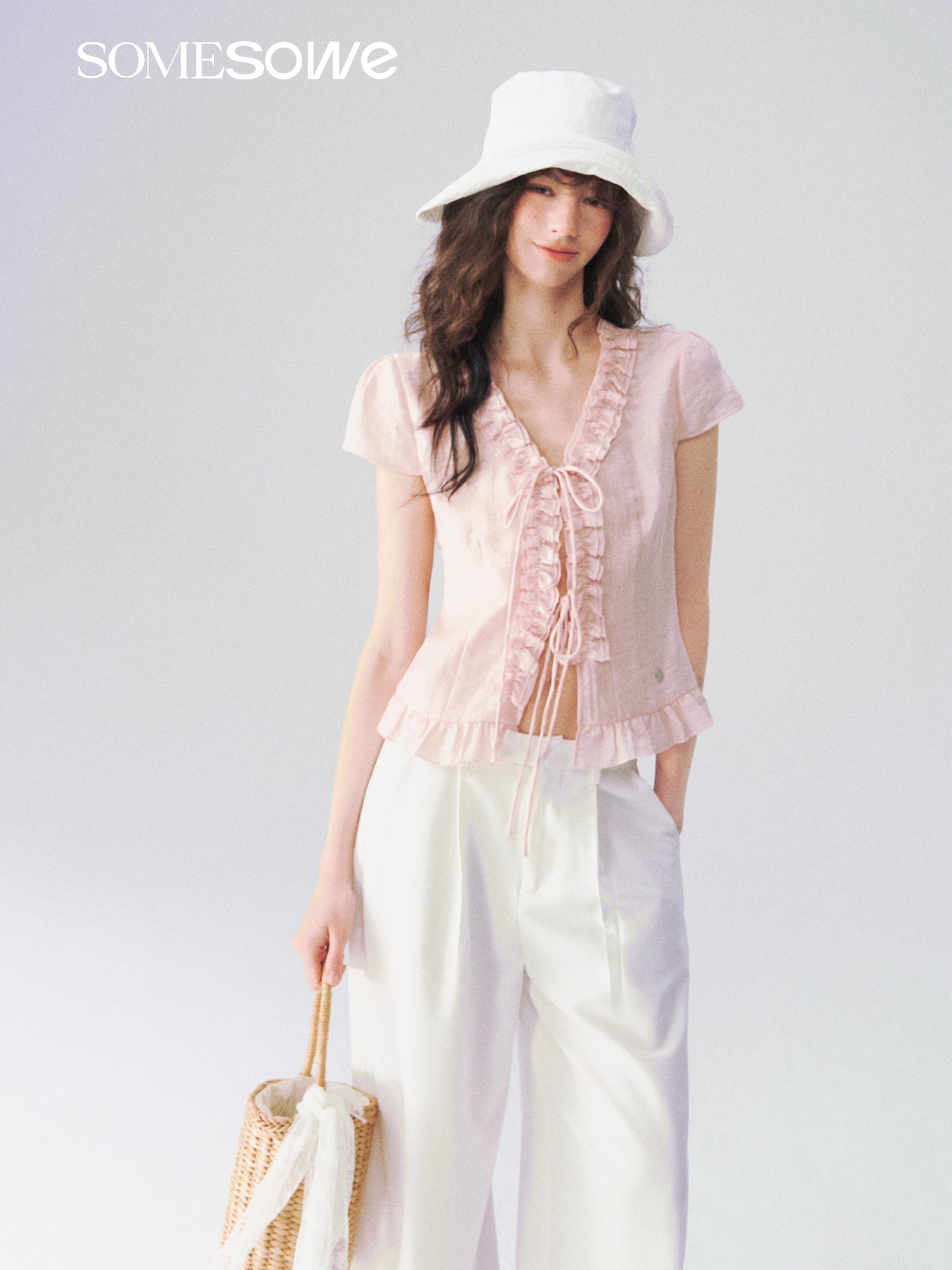 SOMESOWE S2609083 French V-neck lace short sleeved shirt