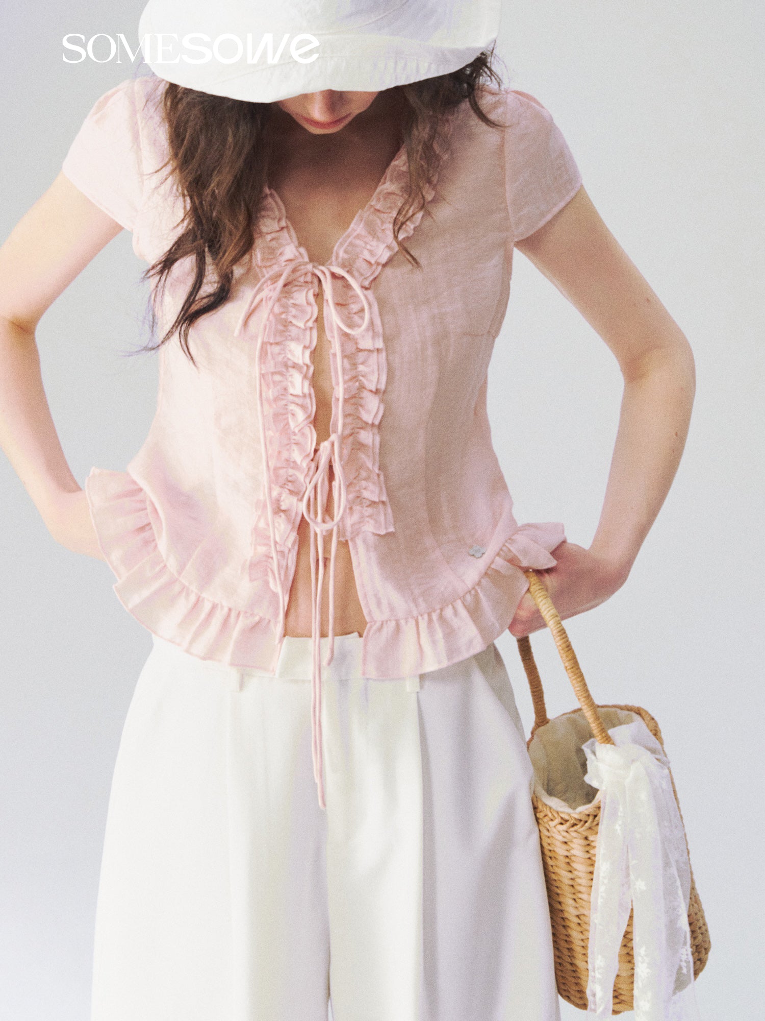SOMESOWE S2609083 French V-neck lace short sleeved shirt