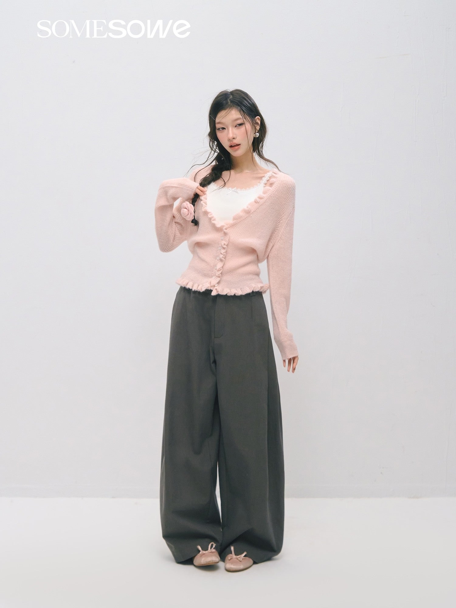 SOMESOWE S2509033 Big V-neck lace cinched cardigan