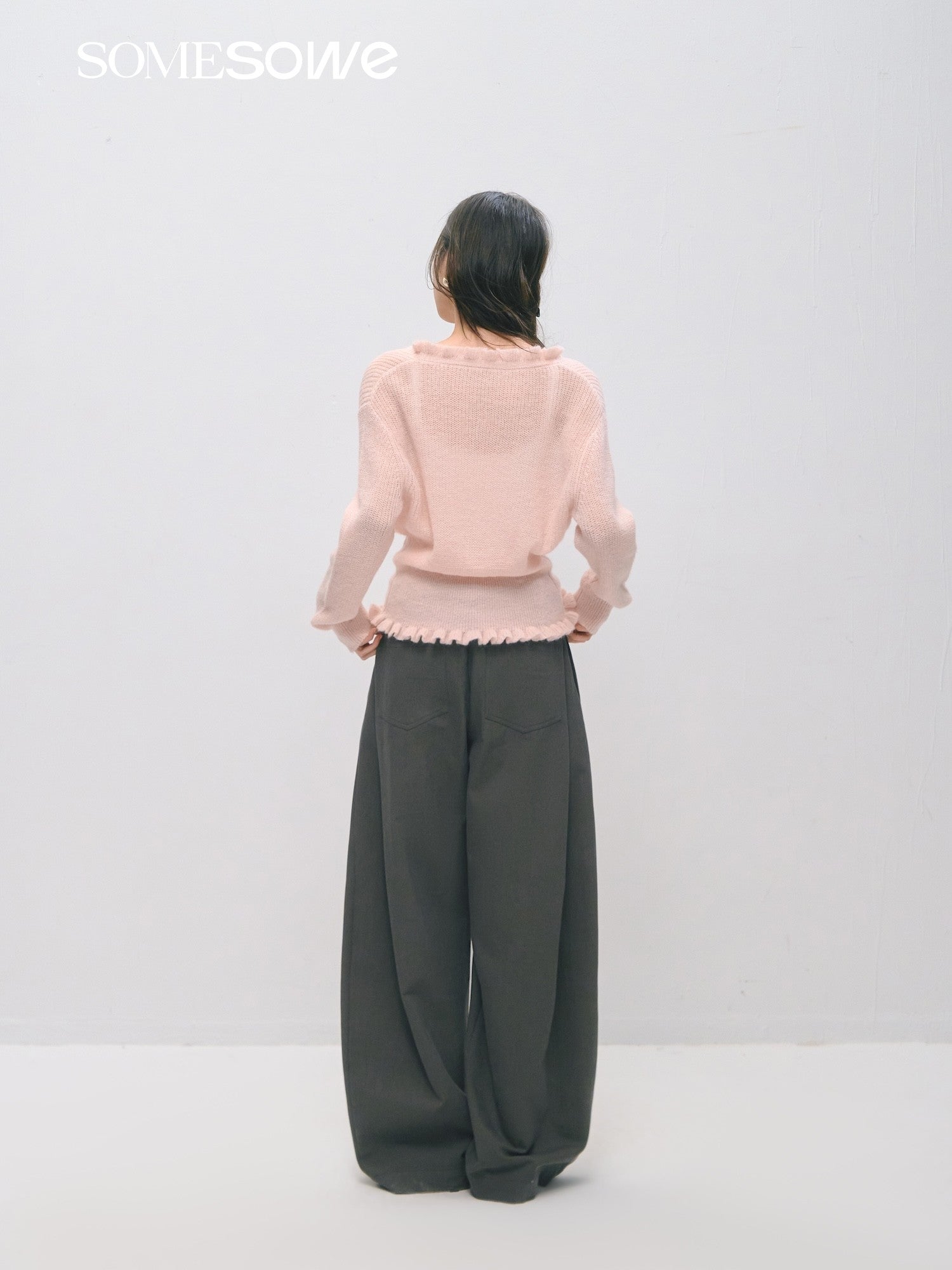 SOMESOWE S2509033 Big V-neck lace cinched cardigan