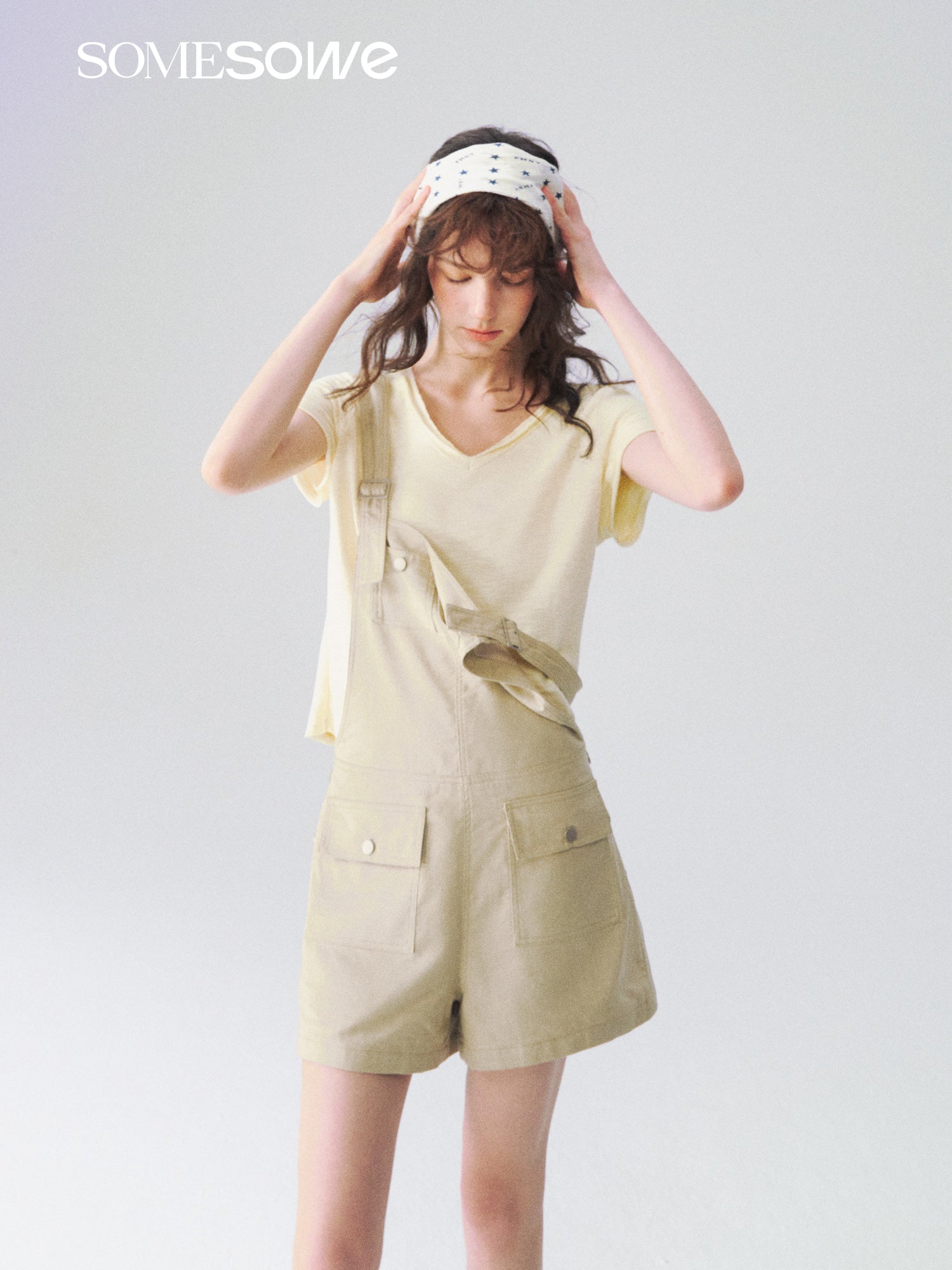 SOMESOWE S2609102 Bamboo cotton initial cut V-neck T-shirt