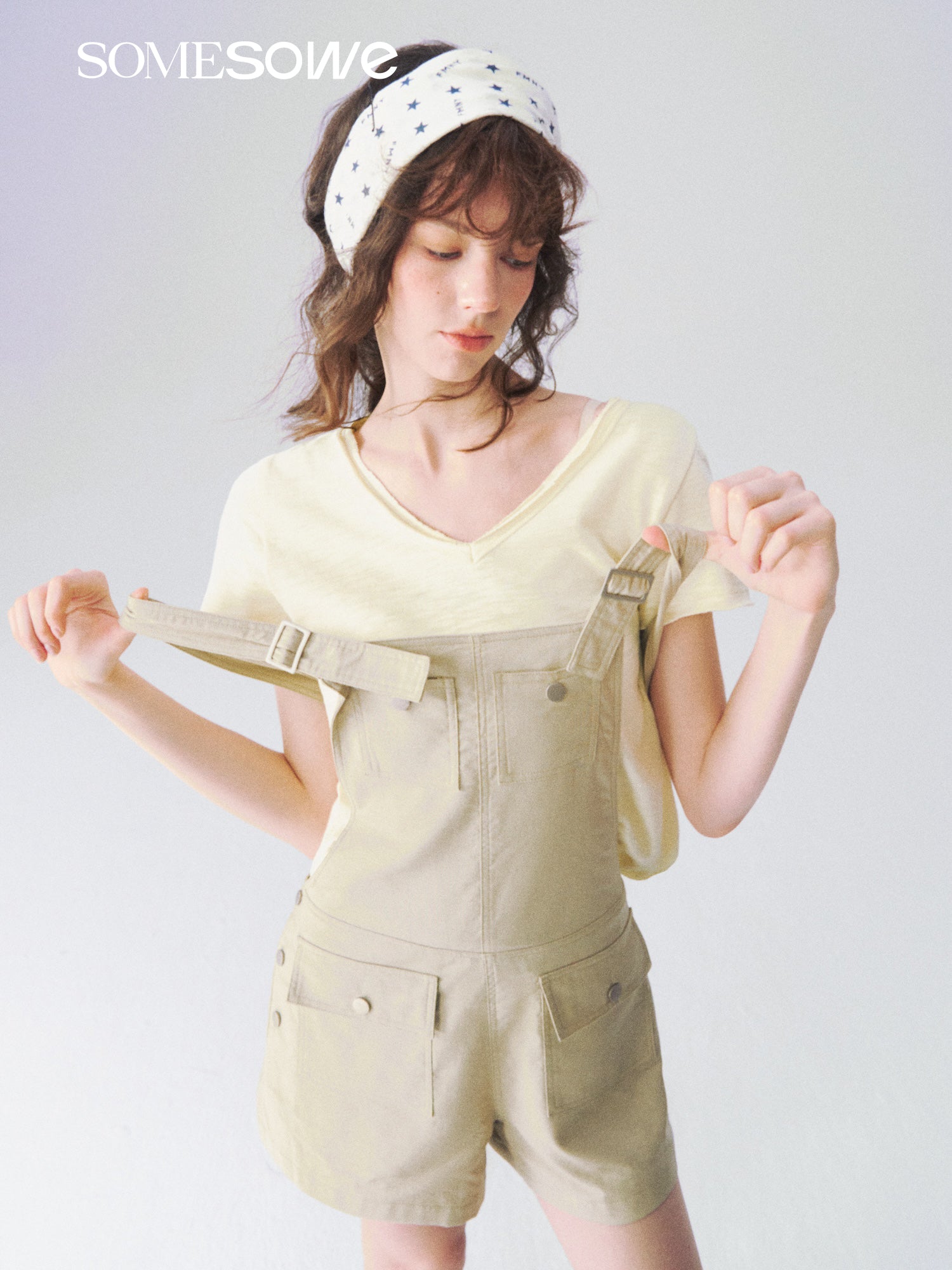 SOMESOWE S2609102 Bamboo cotton initial cut V-neck T-shirt