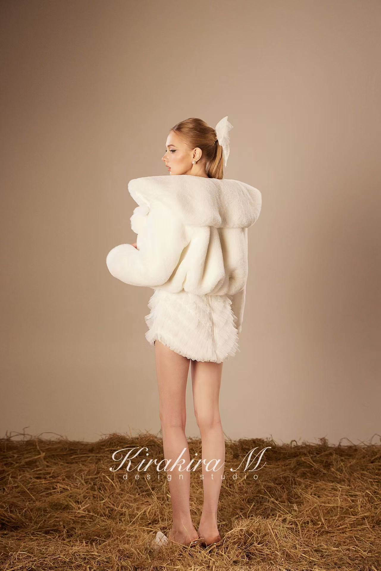 Kirakira.M K121142 "Wonderlust" White hairy coar