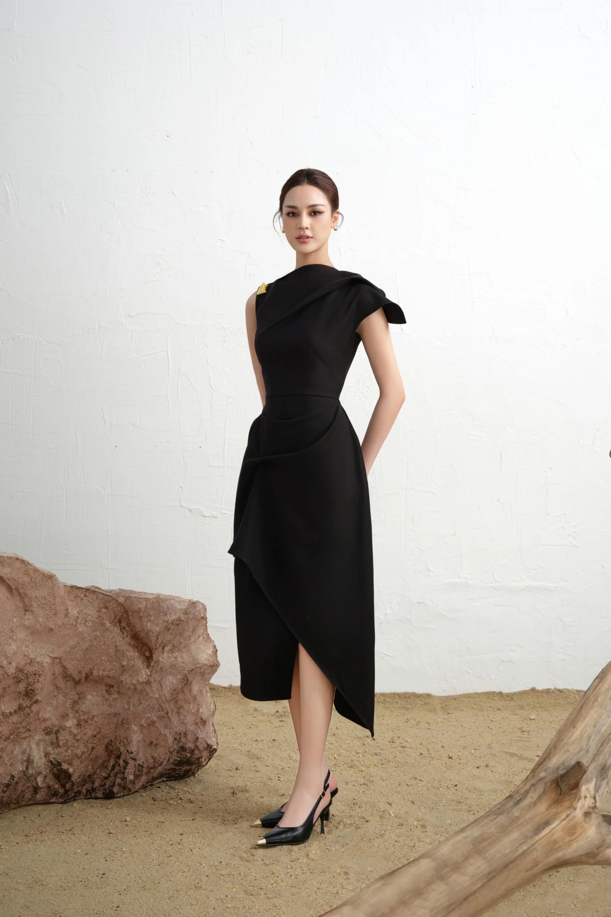BYDENIO Calla Asymmetric Midi Dress