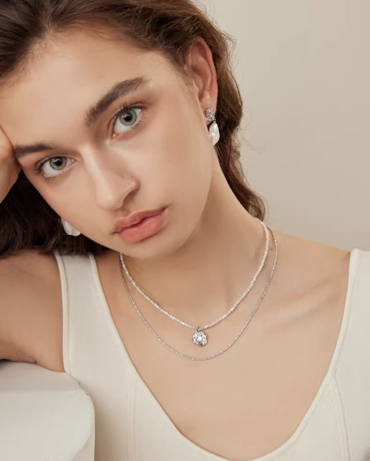 ARSIS Flower stamen pendant necklace