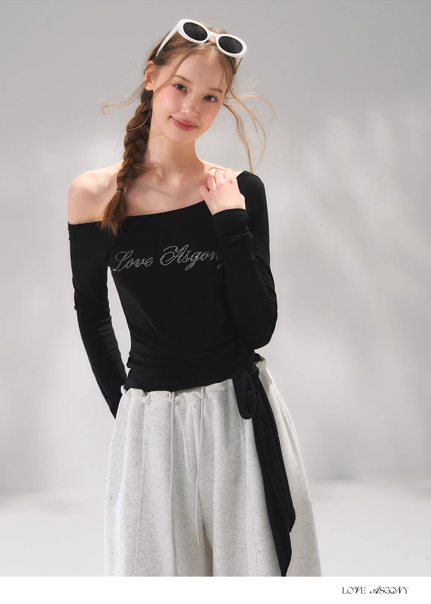 AsGony ASG26062 Off shoulder rhinestone strap long sleeved T-shirt