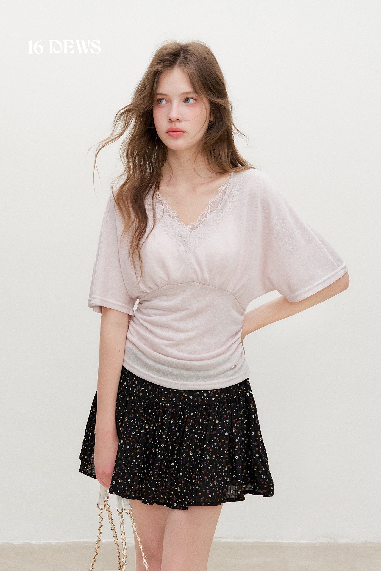 16DEWS 16D26355 Lace V-Neck Lyocell Top