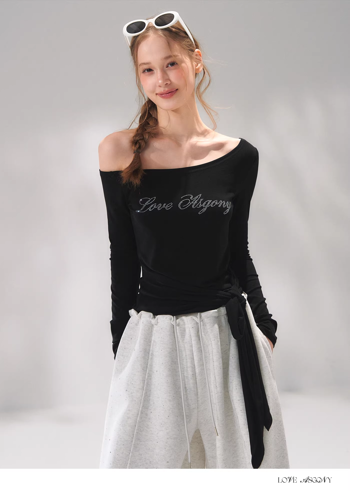 AsGony ASG26062 Off shoulder rhinestone strap long sleeved T-shirt