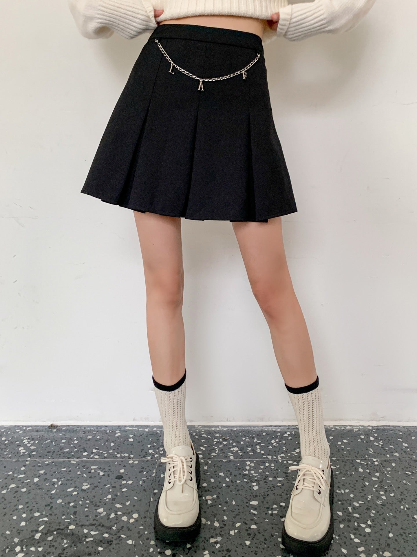 LAFREEDOM Grey V neck Sweater&Pleated Skirt