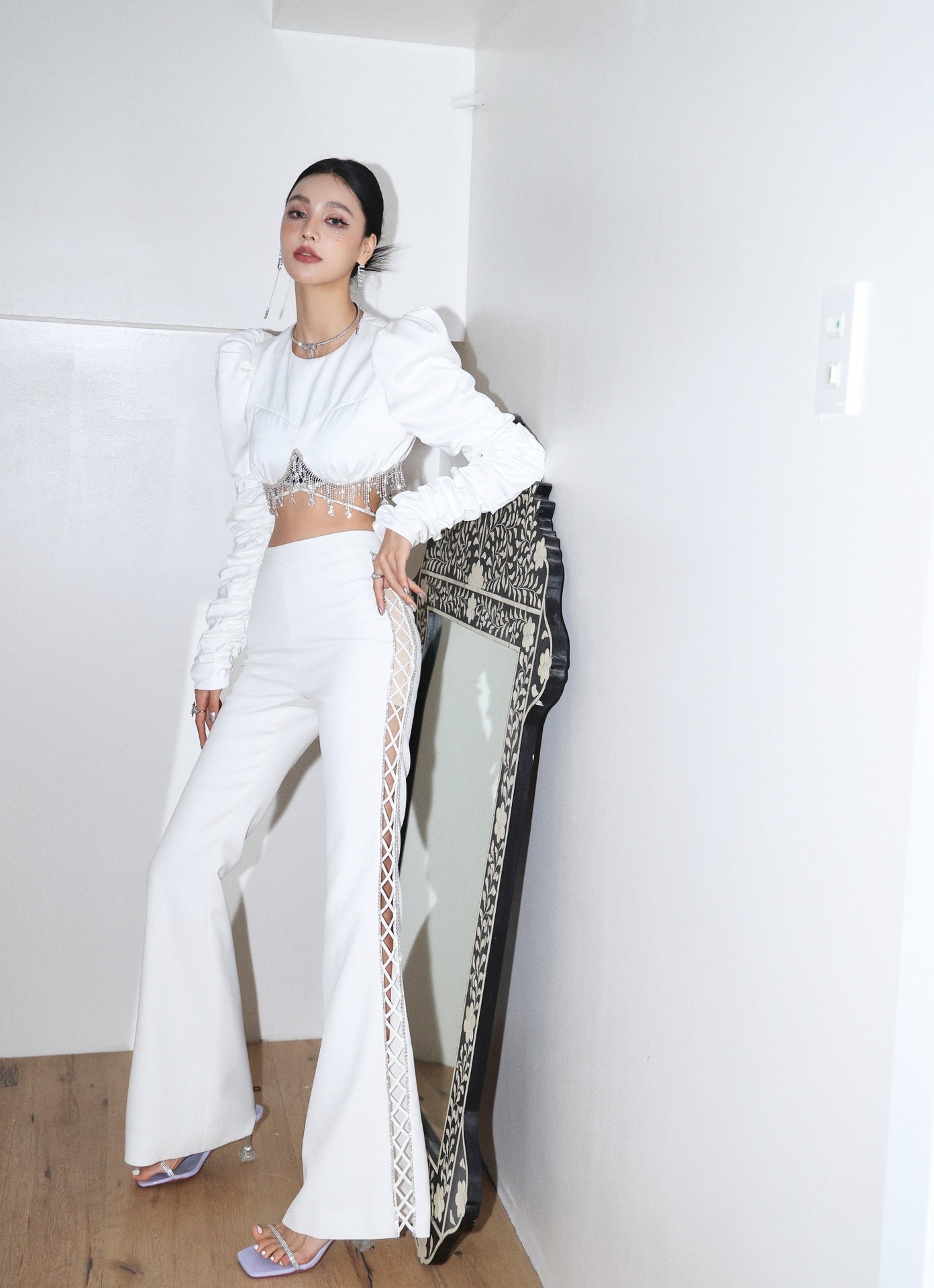 Masion Wester White Sleeve Pleated Diamond Set