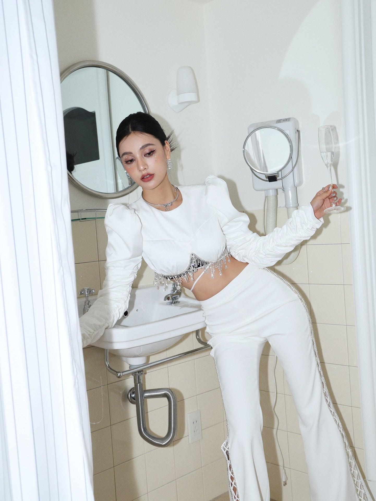 Masion Wester White Sleeve Pleated Diamond Set