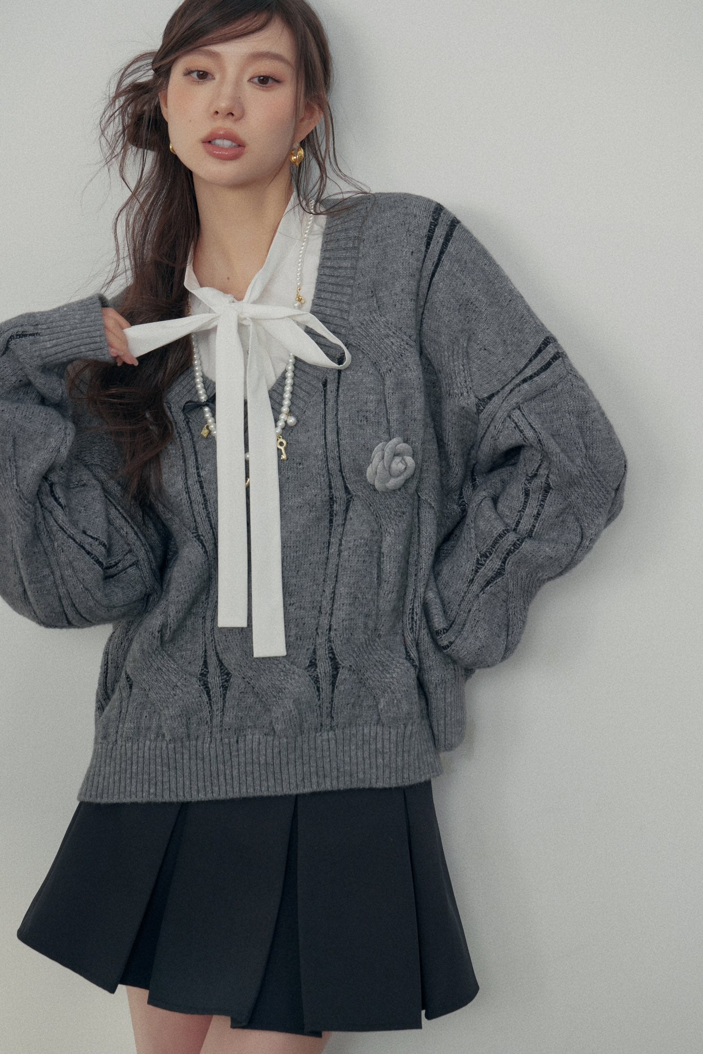 LAFREEDOM Grey V neck Sweater&Pleated Skirt