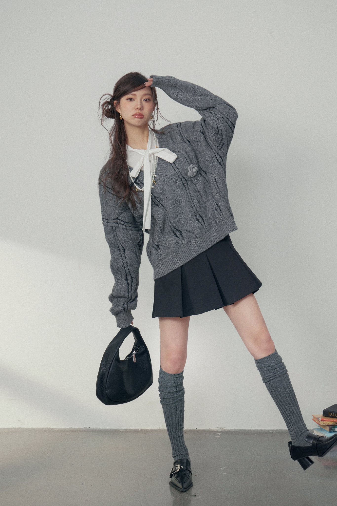 LAFREEDOM Grey V neck Sweater&Pleated Skirt