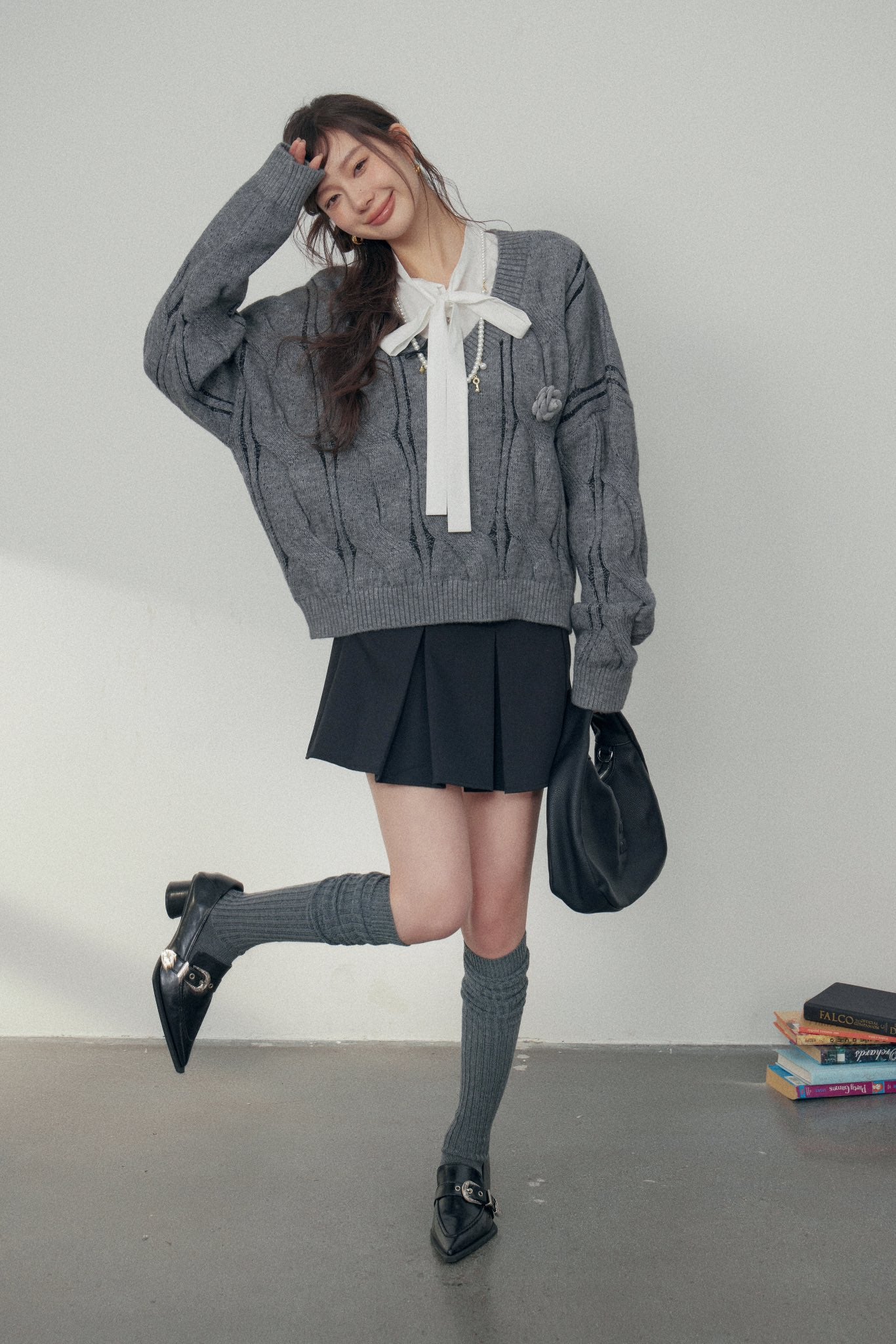 LAFREEDOM Grey V neck Sweater&Pleated Skirt