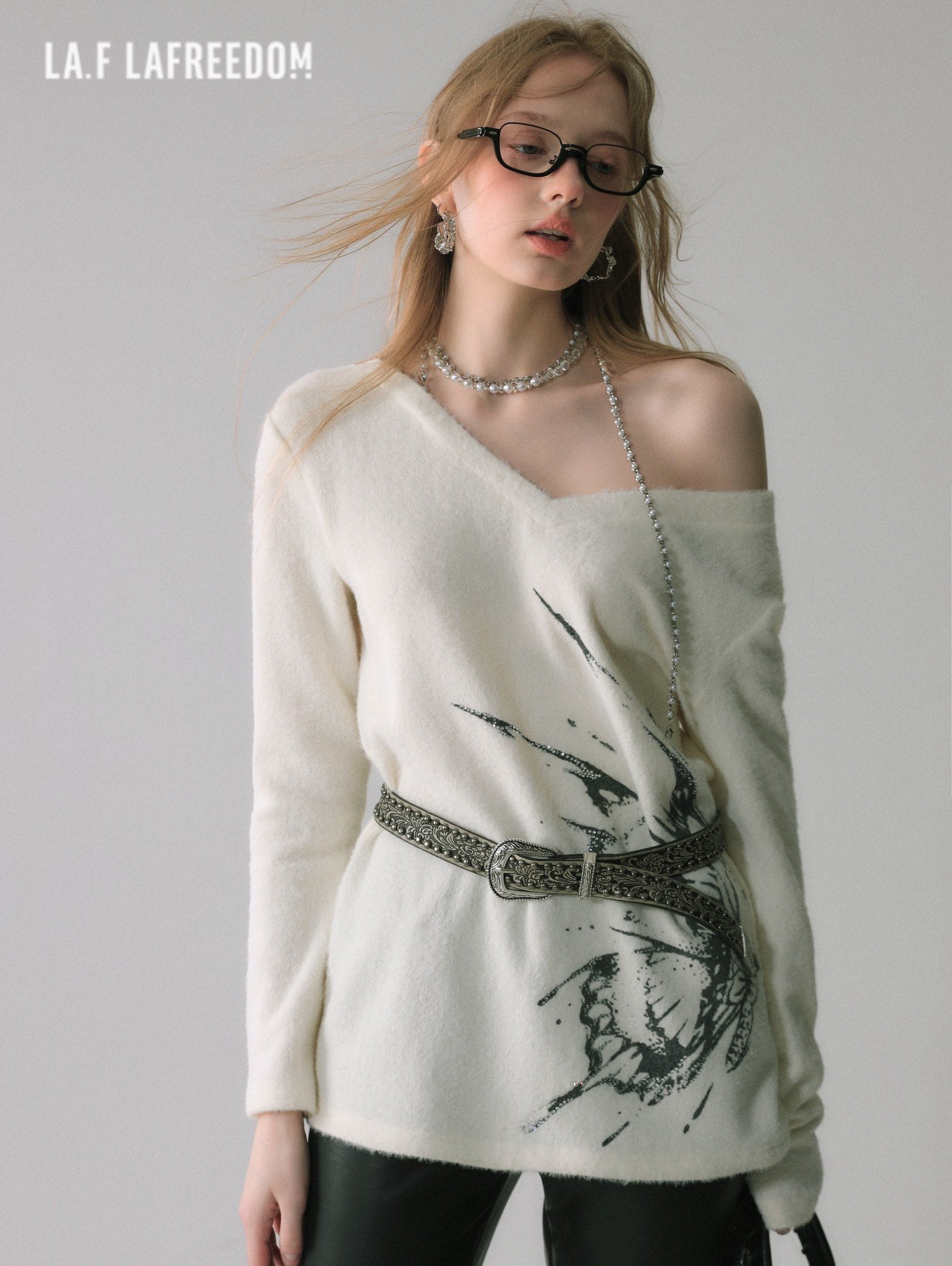 LAFREEDOM SALE Rhinestone Butterfly Chain Loose Knit Top