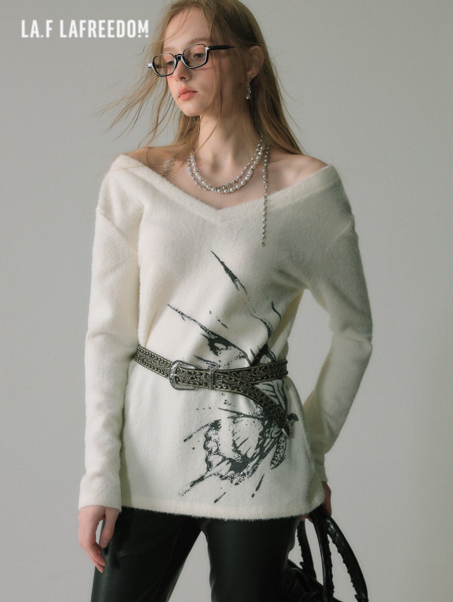 LAFREEDOM SALE Rhinestone Butterfly Chain Loose Knit Top
