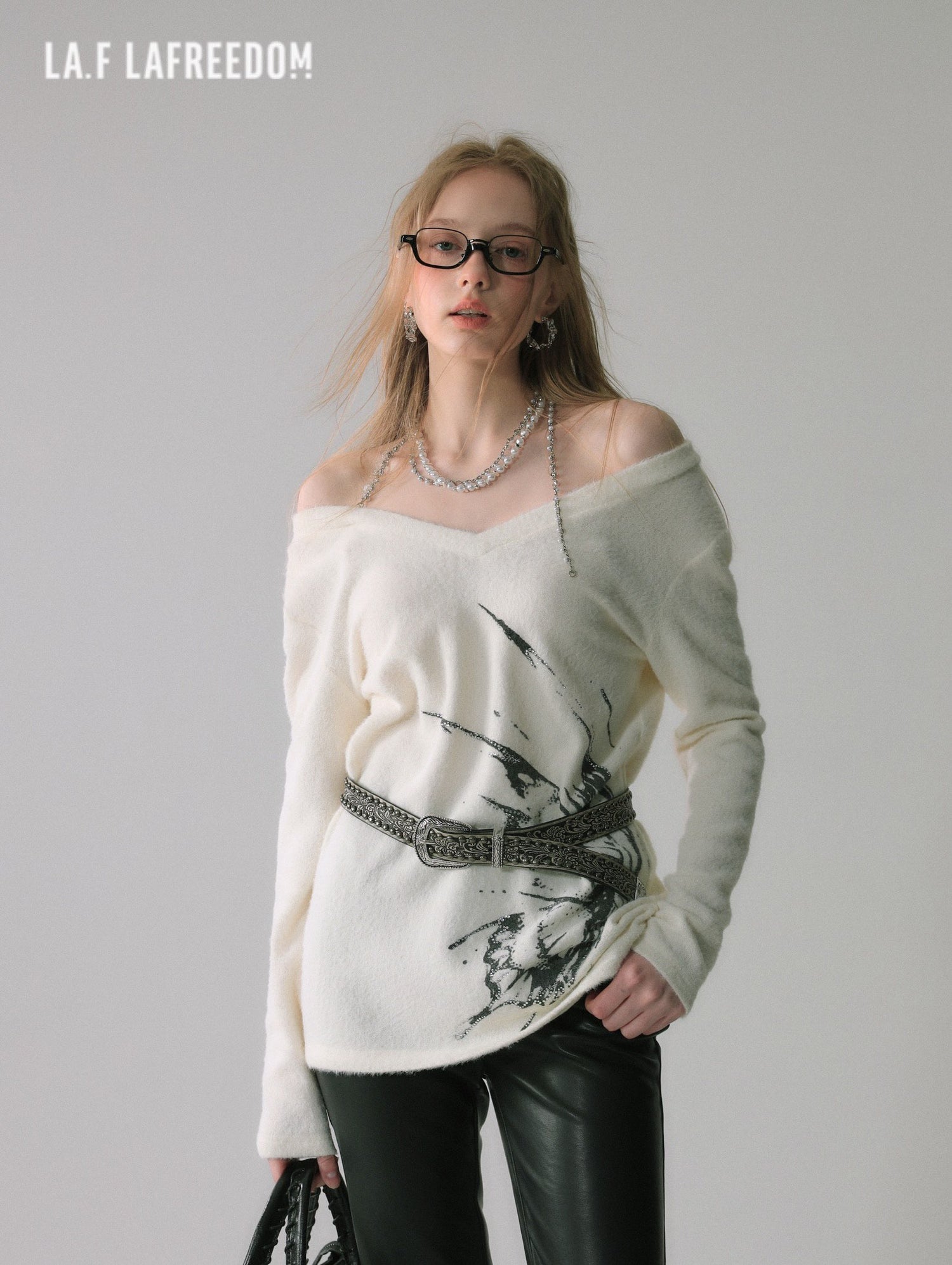 LAFREEDOM SALE Rhinestone Butterfly Chain Loose Knit Top