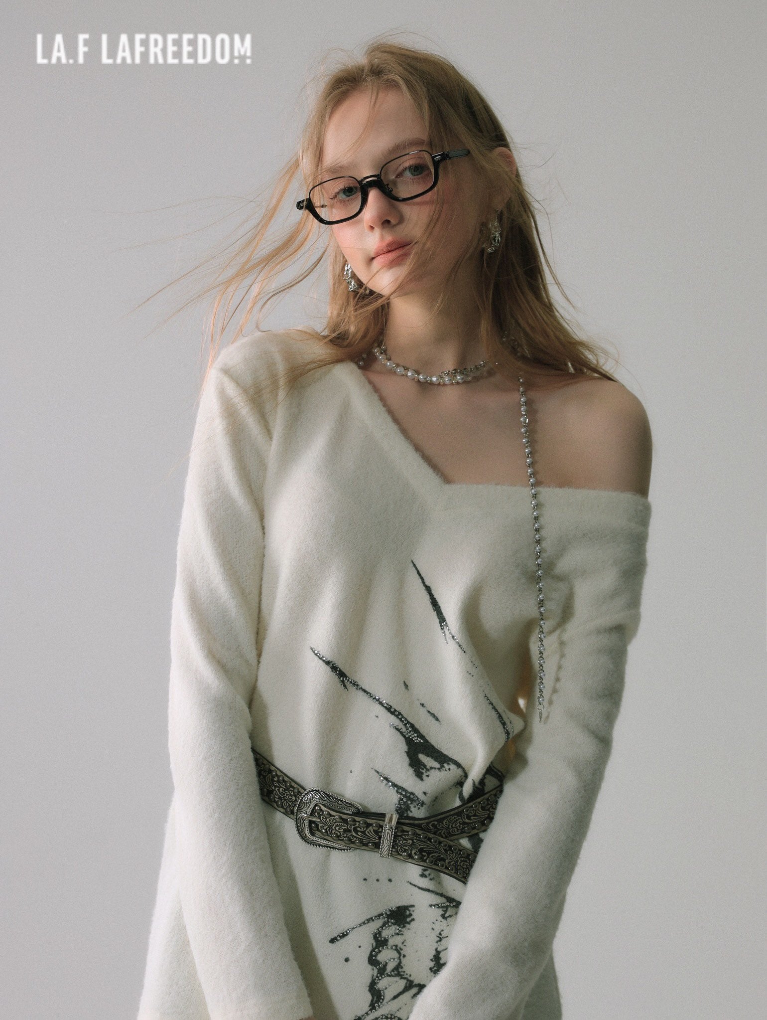 LAFREEDOM SALE Rhinestone Butterfly Chain Loose Knit Top