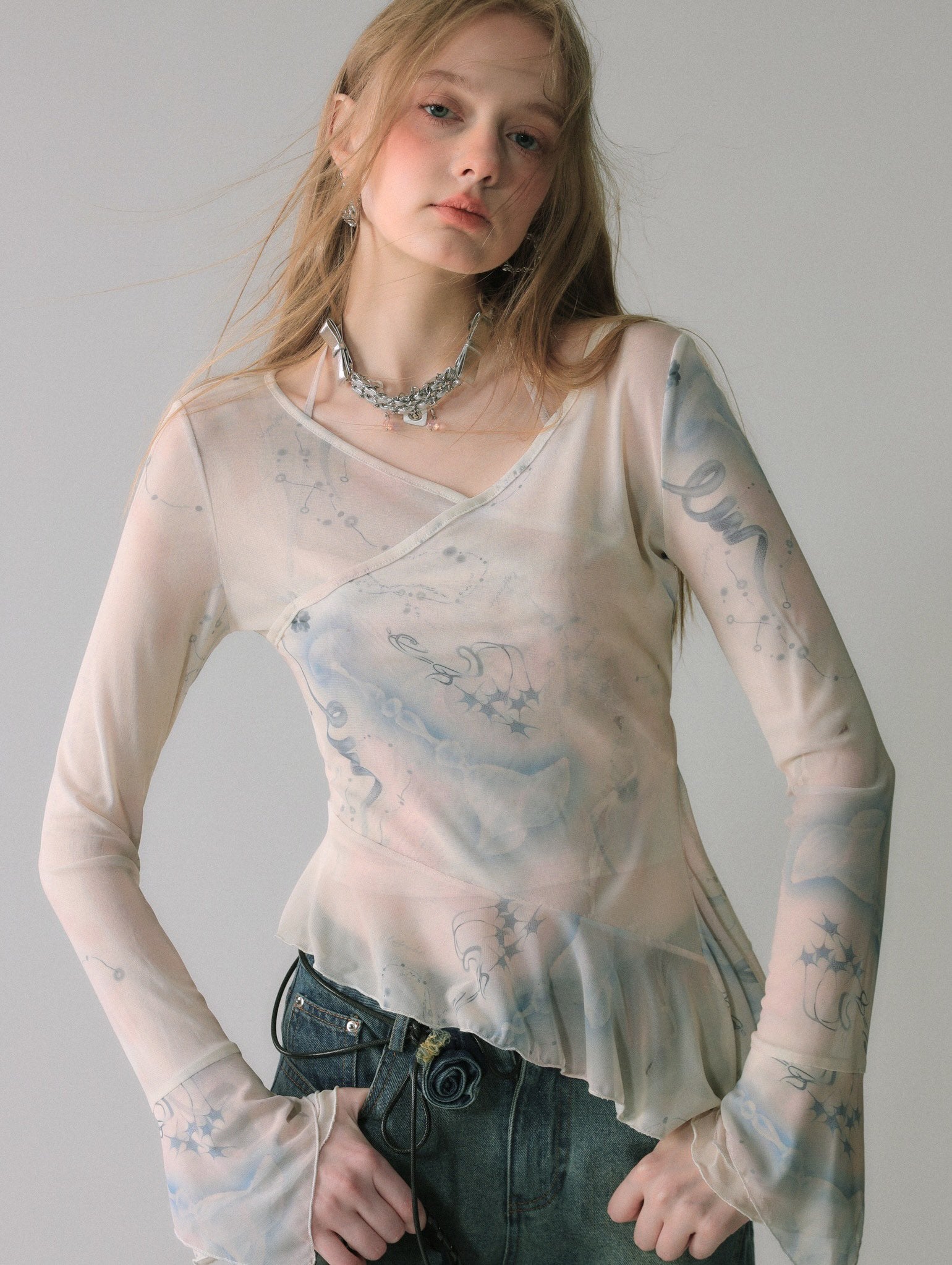 LA FREEDOM Printed Pagoda Sleeve Top(with Camisole)
