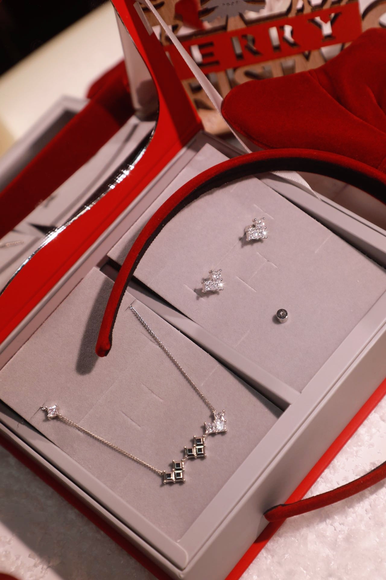 ABYB CHARMING Answer Earring