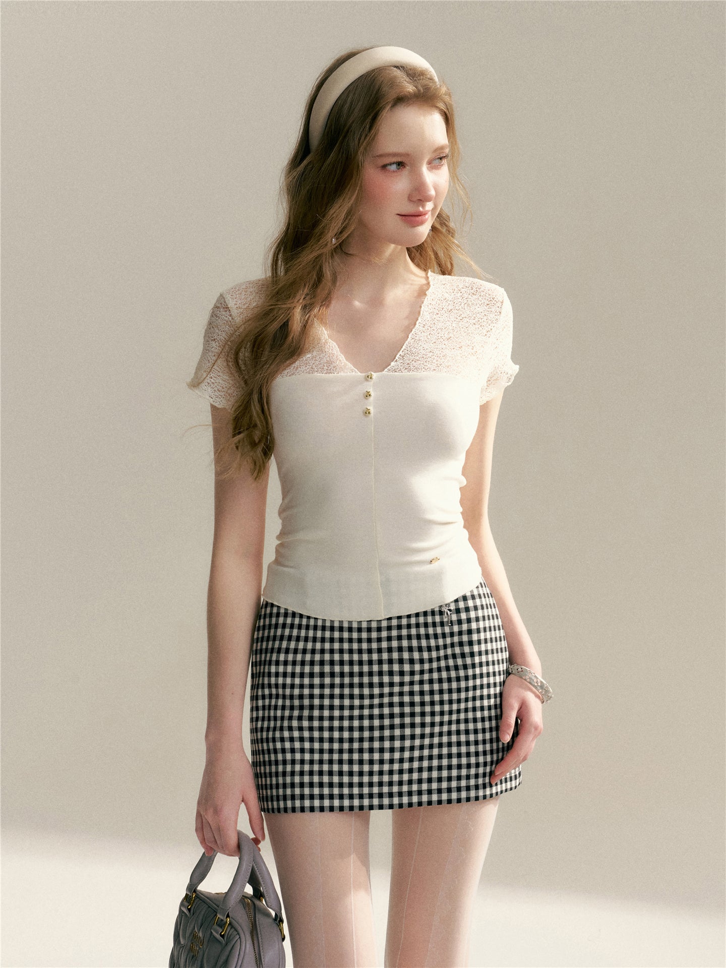 16DEWS 16D246058 Lace patchwork V-neck slim fit short sleeved top