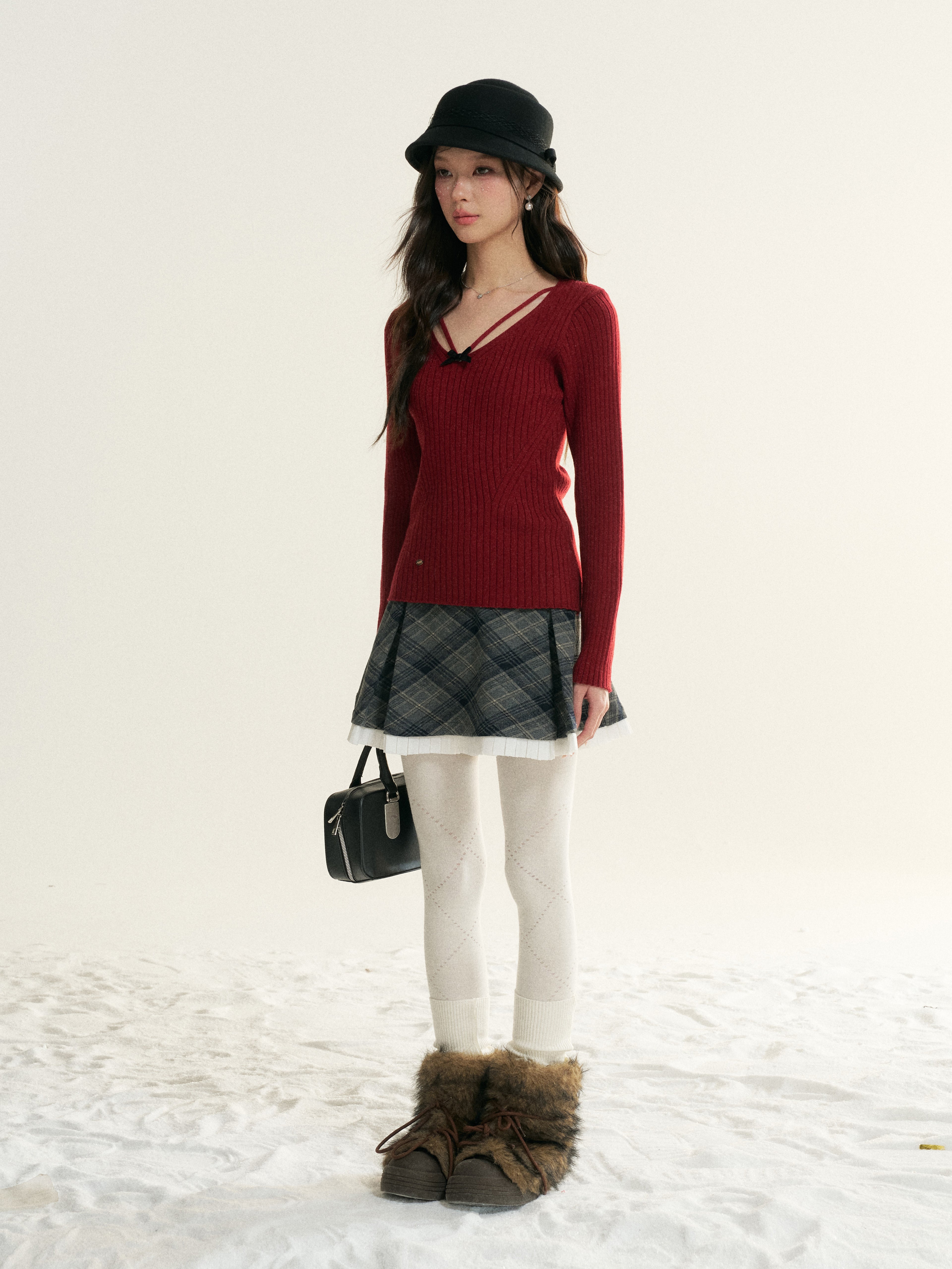 16DEWS 16D25507 V-neck slim-fit knit top