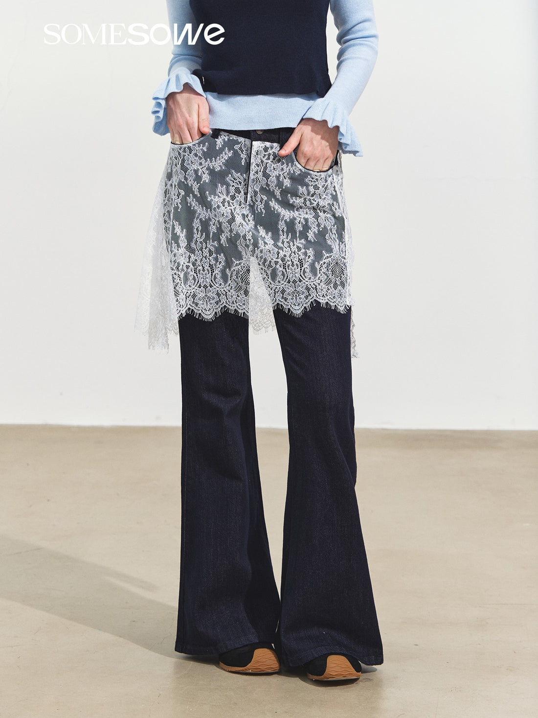 SOMESOWE S2508252 Fake two piece lace micro flared jeans