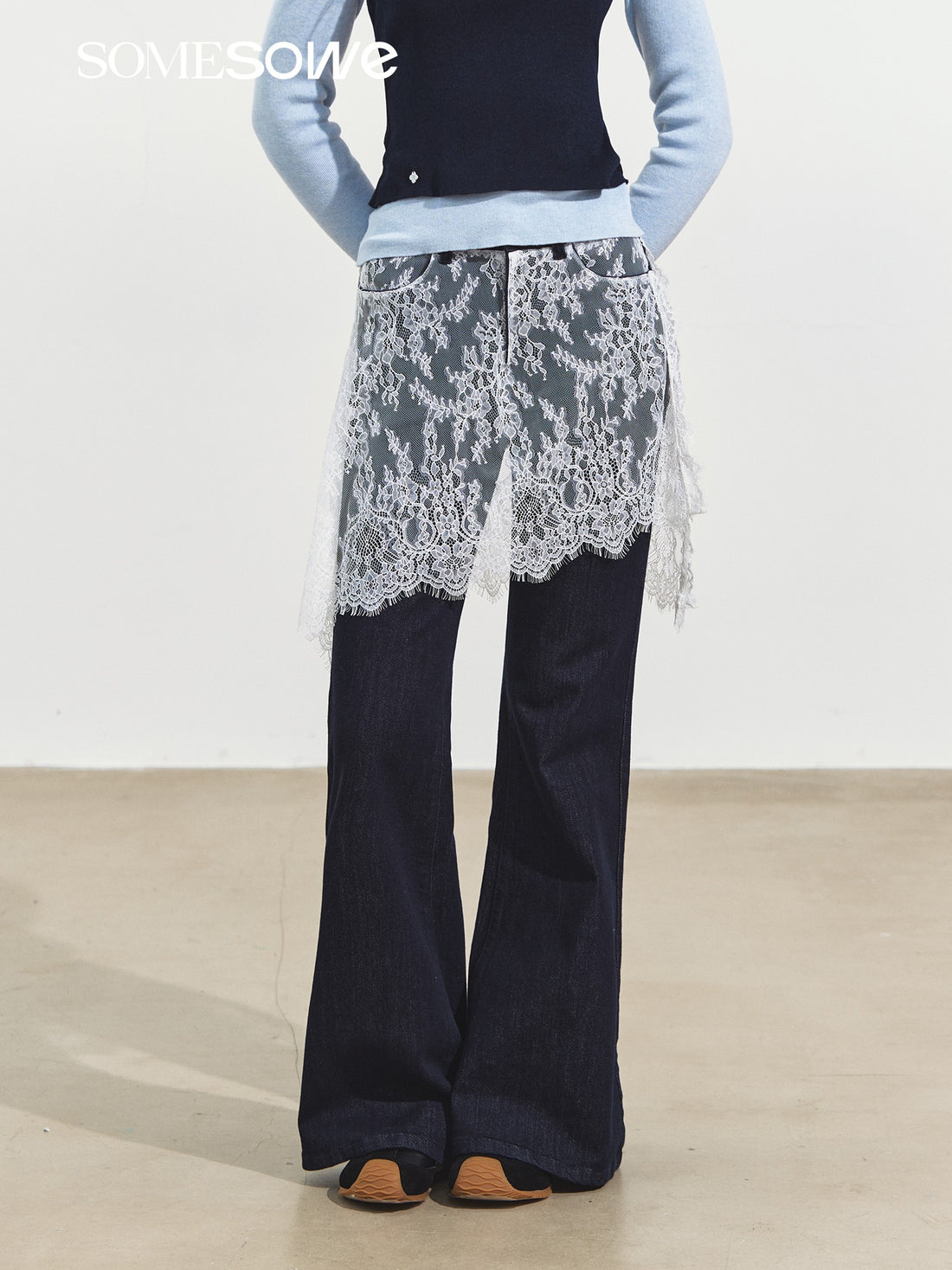 SOMESOWE S2508252 Fake two piece lace micro flared jeans
