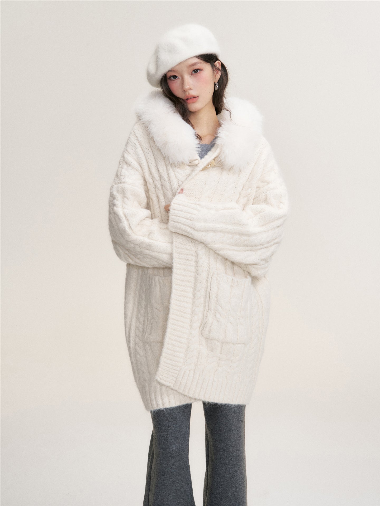 16DEWS 16D25462 Knitted hooded mid length sweater jacket