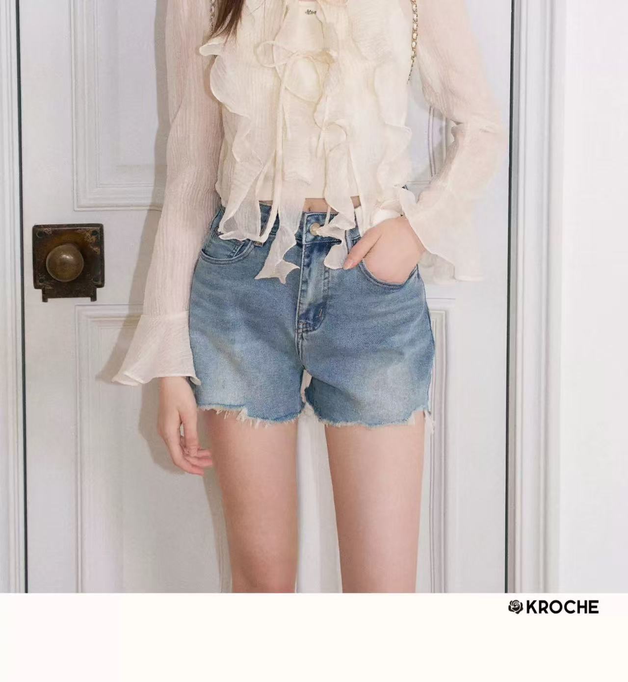 Kroche Embroidered high waisted denim shorts (2color)