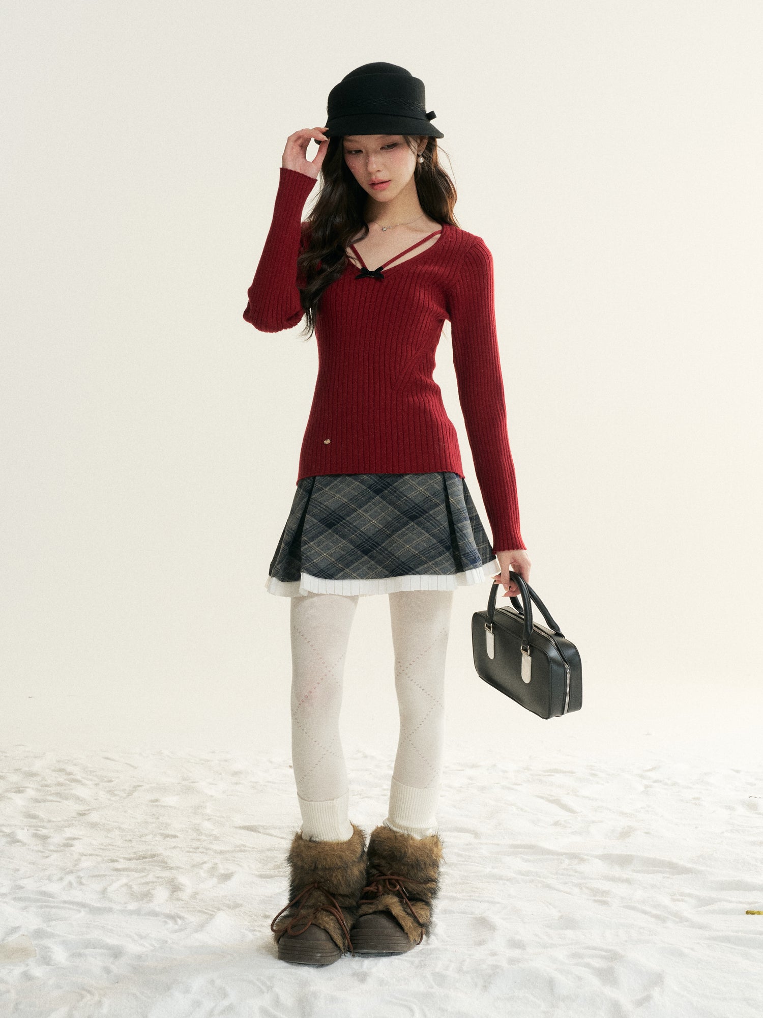 16DEWS 16D25507 V-neck slim-fit knit top