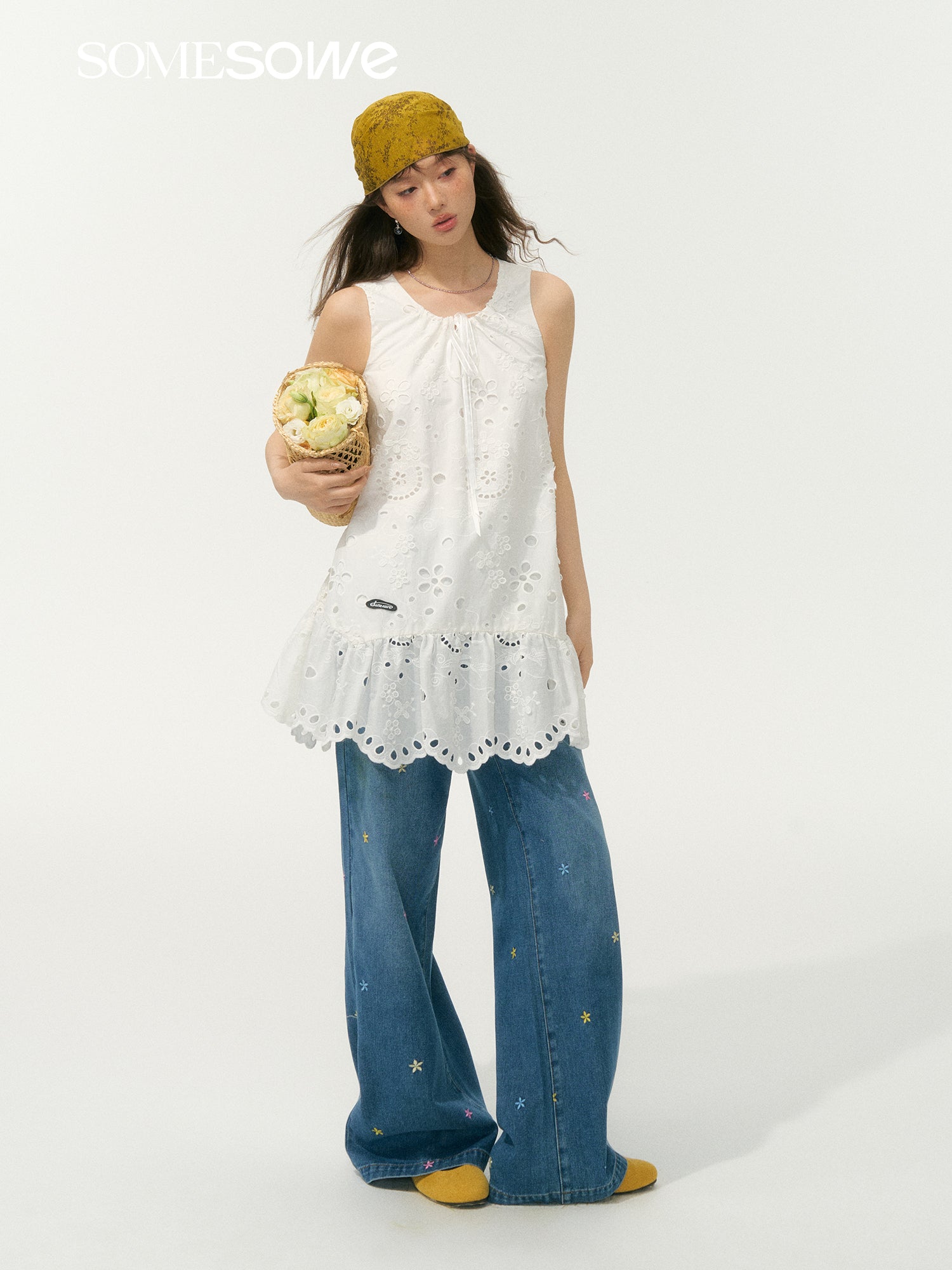 SOMESOWE S2508075 Embroidered flower straight leg jeans