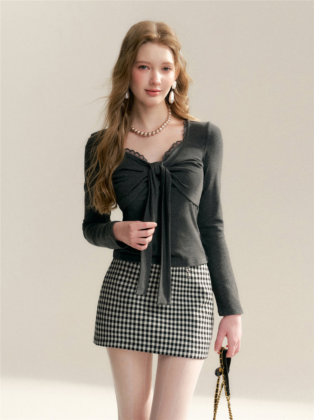 16DEWS 16D26040 V-neck bow-tied elastic slim-fit top