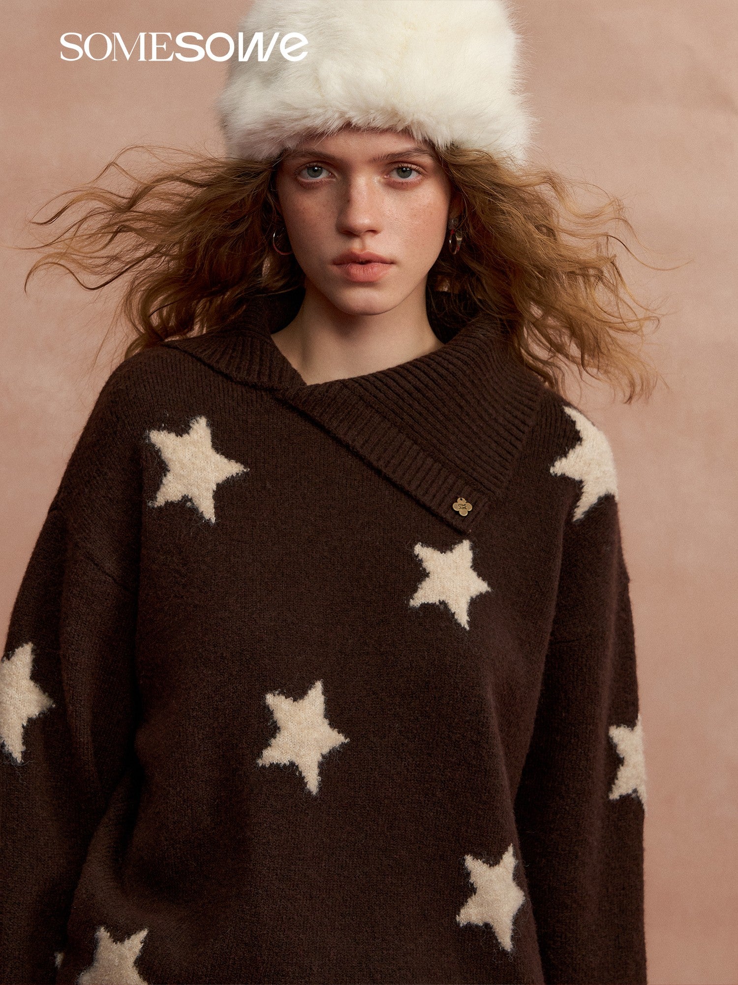 SOMESOWE S2508287 Irregular Collar Star Sweater