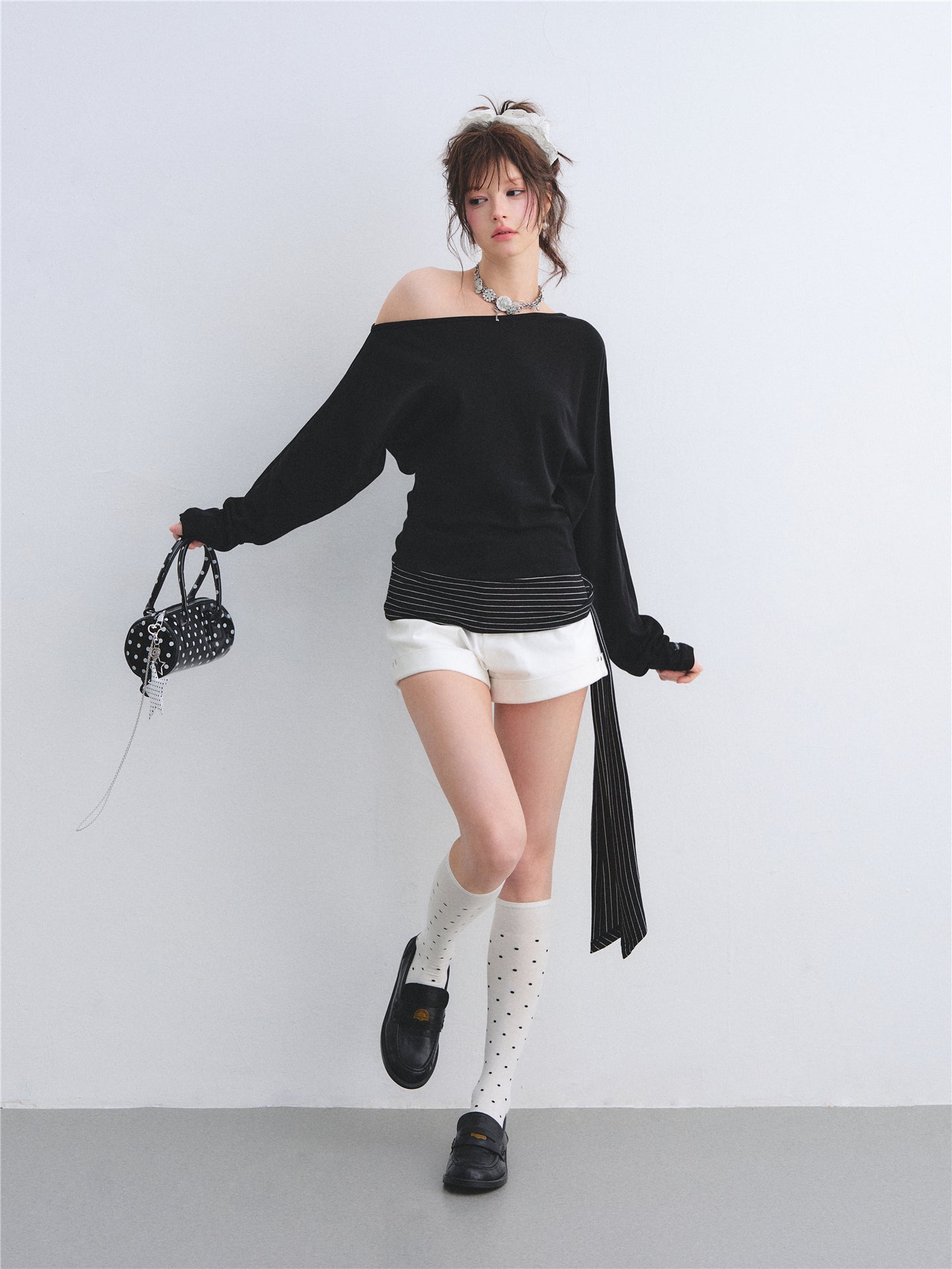 AsGony ASG26014 Slanted shoulder batfly sleeve striped strap hem top