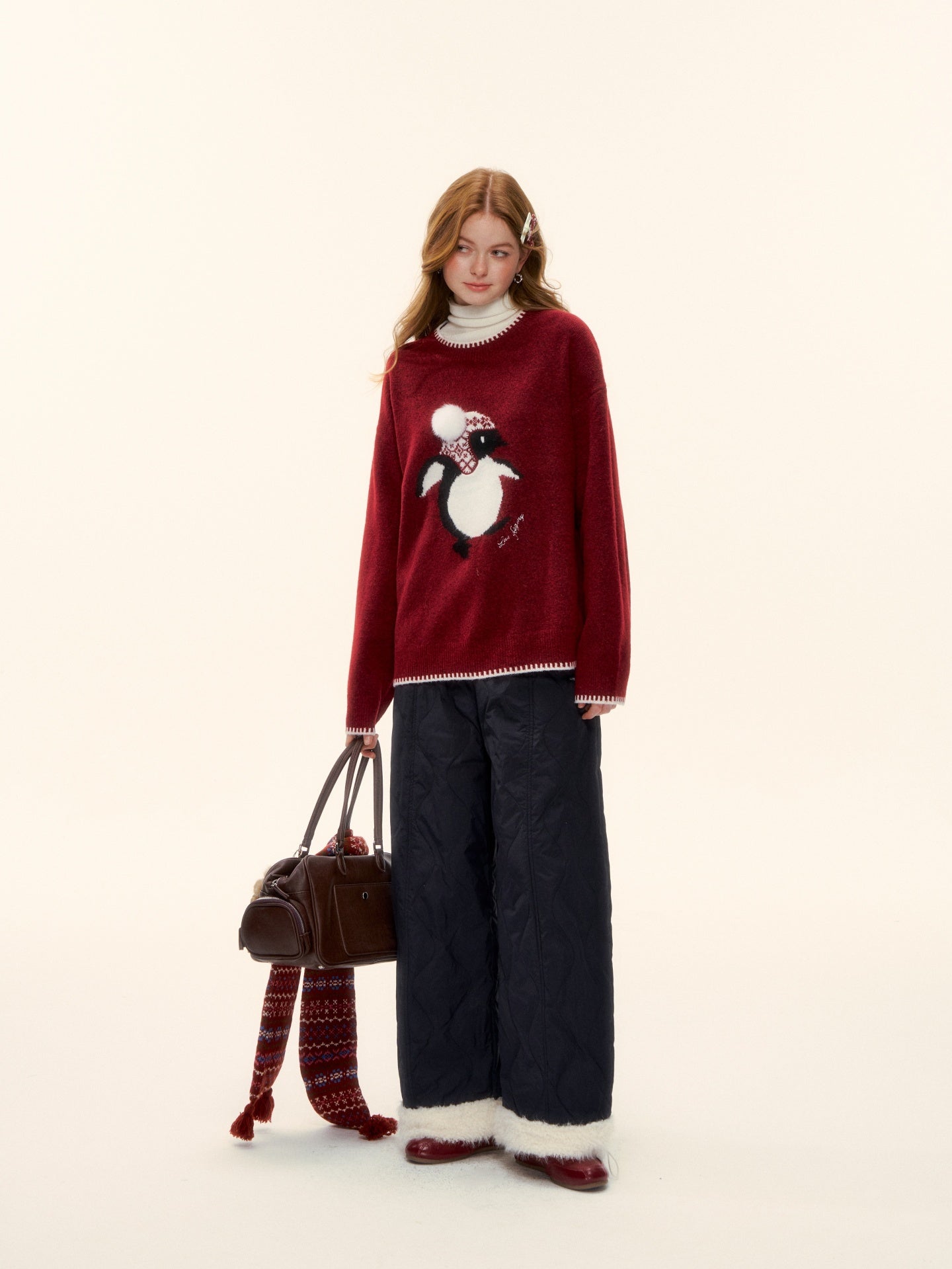 AsGony ASG25608 Embroidered wool ball round neck wool sweater