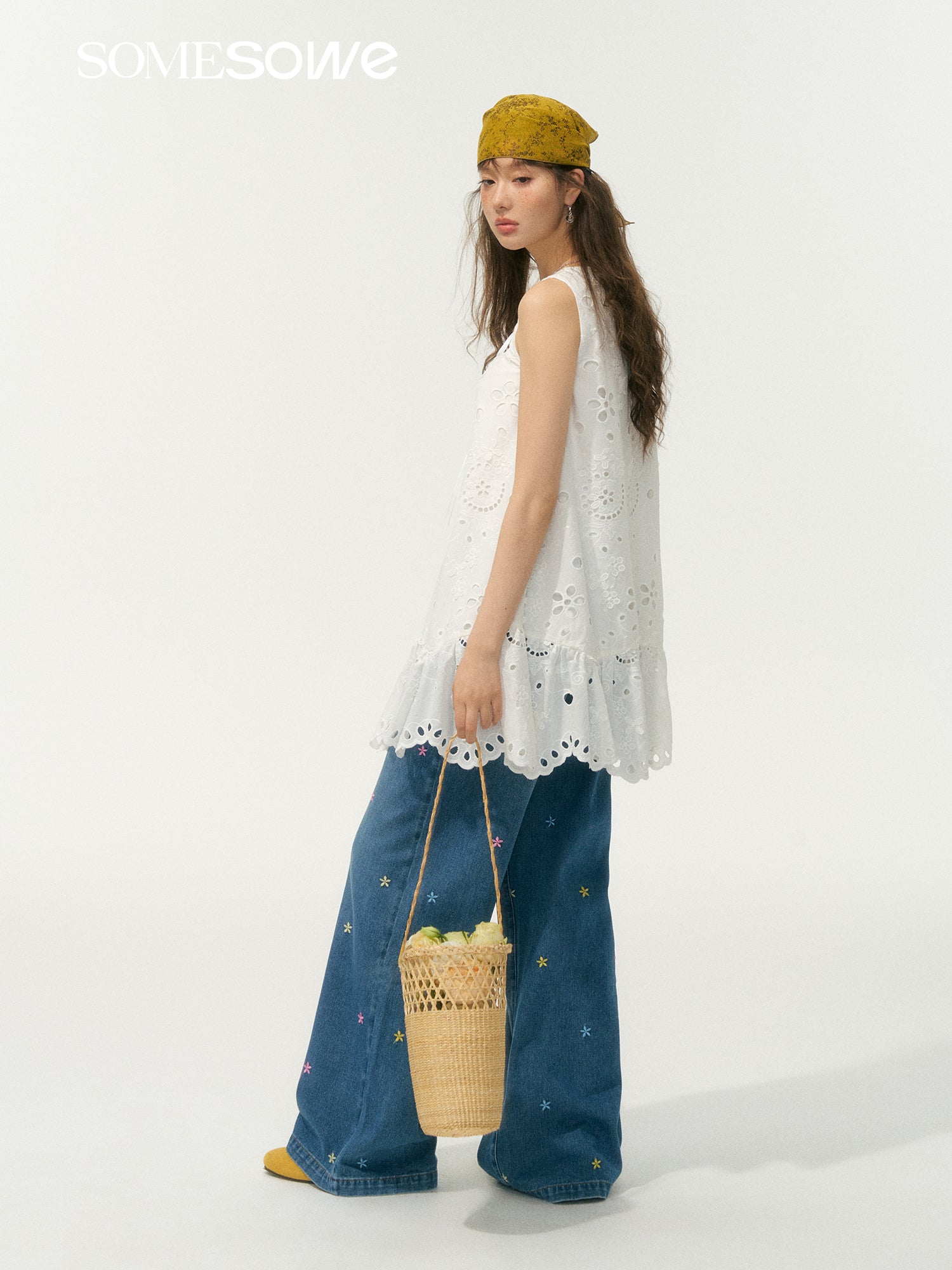 SOMESOWE S2508075 Embroidered flower straight leg jeans