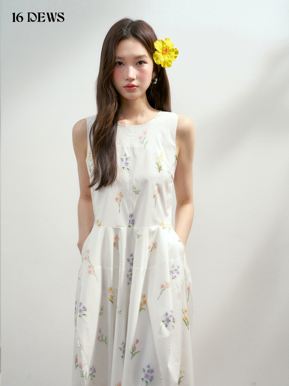 16DEWS 16D25186 Round neck vest flower bud dress