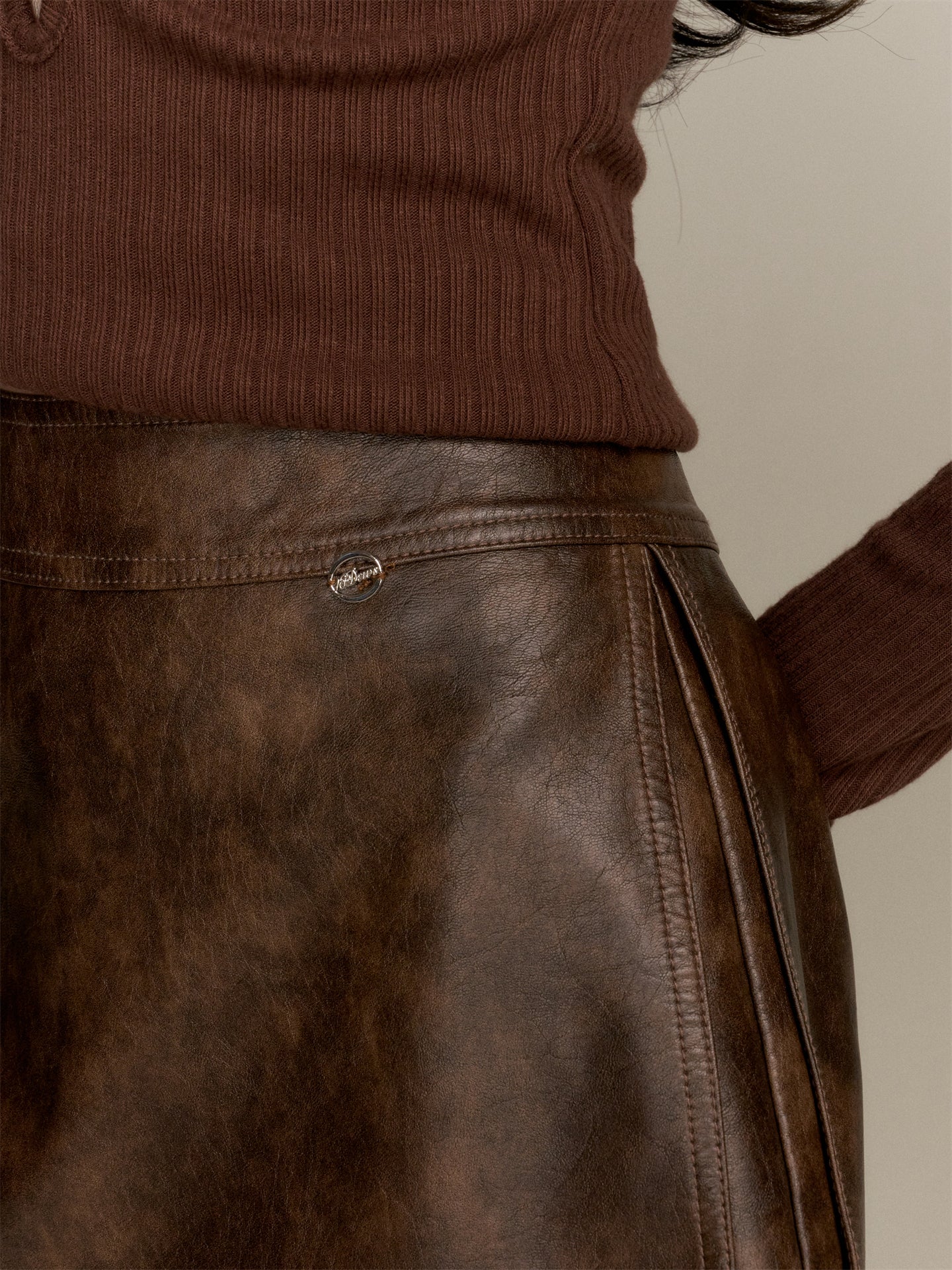 16DEWS 16D25352 PU leather side slit A-line skirt pants