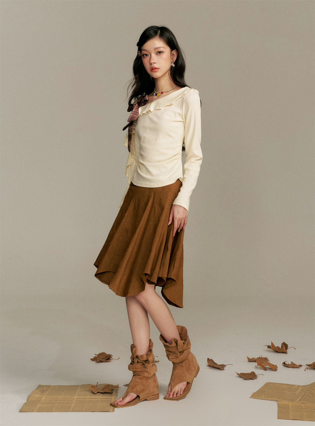 16DEWS 16D25359 Ruffled sloping shoulder slim fit top