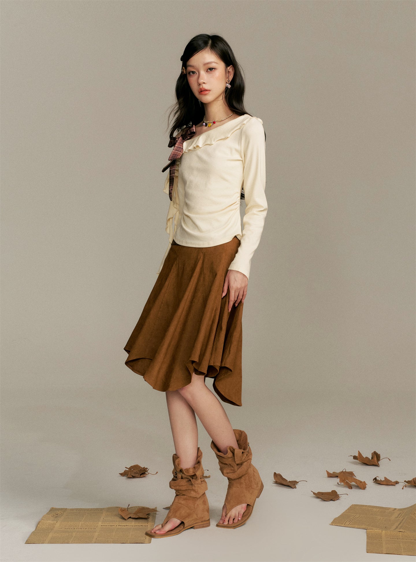 16DEWS 16D25359 Ruffled sloping shoulder slim fit top