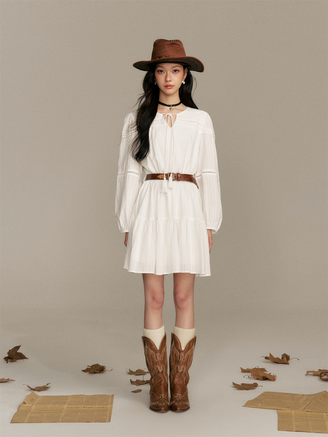 16DEWS 16D25363 Embroidered V-neck lace up dress (with belt)