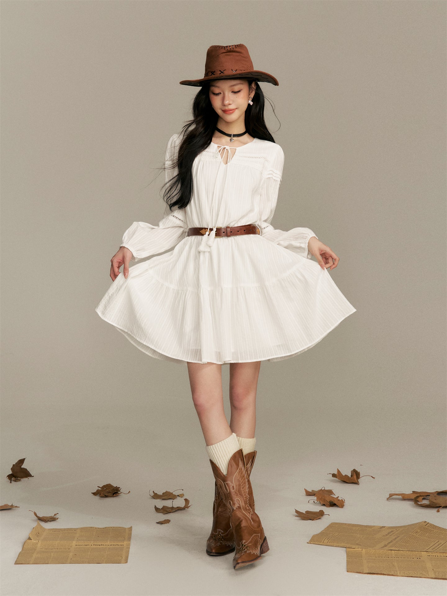 16DEWS 16D25363 Embroidered V-neck lace up dress (with belt)