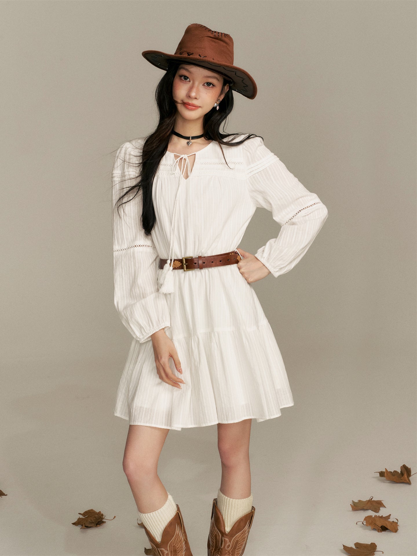 16DEWS 16D25363 Embroidered V-neck lace up dress (with belt)