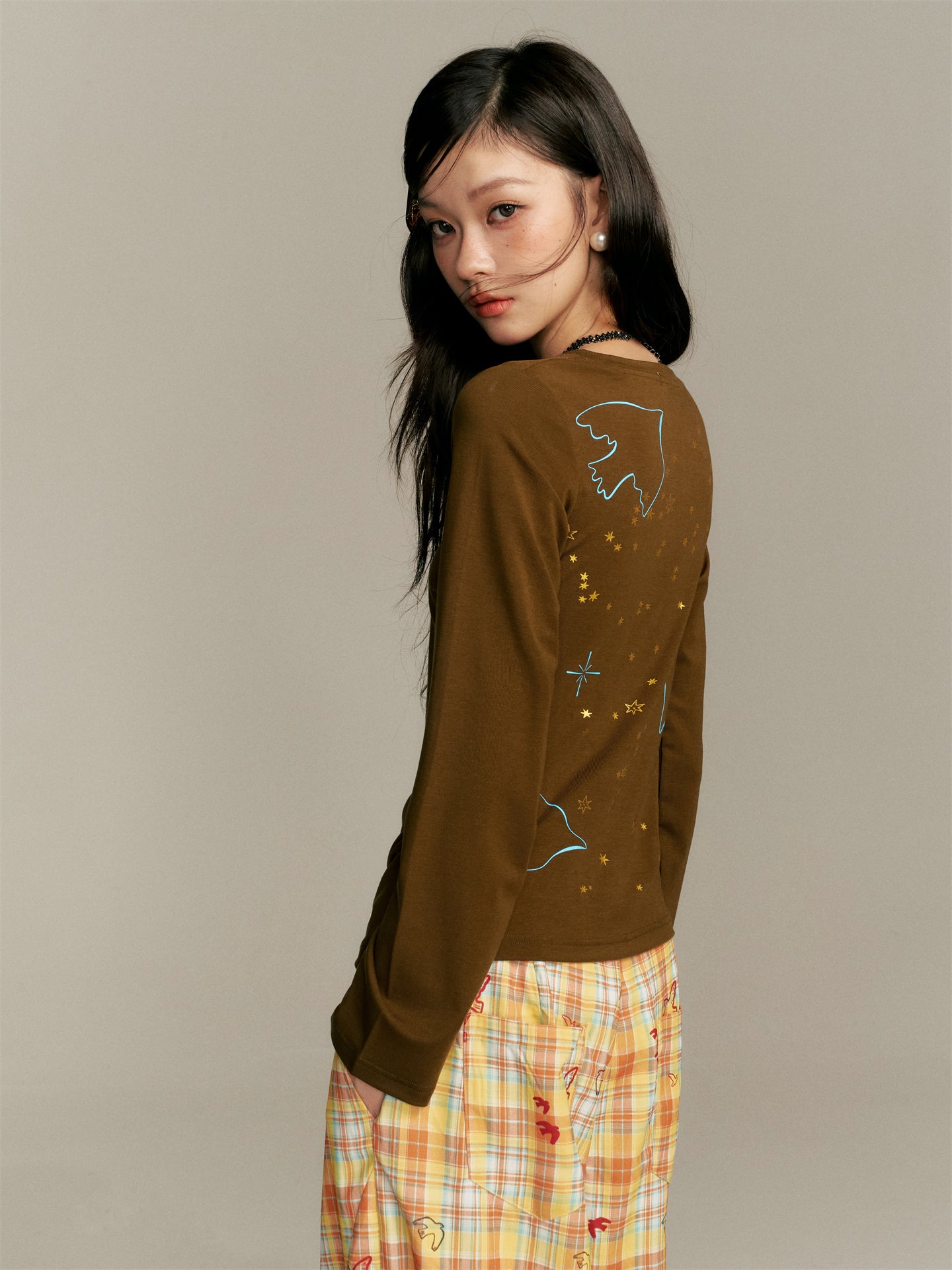 16DEWS 16D25372&amp;16D25373 Bird graffiti contrasting round neck top + pants set