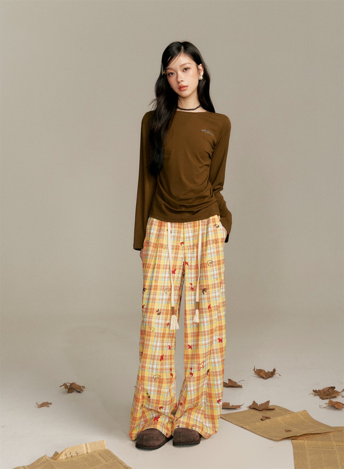 16DEWS 16D25372&amp;16D25373 Bird graffiti contrasting round neck top + pants set