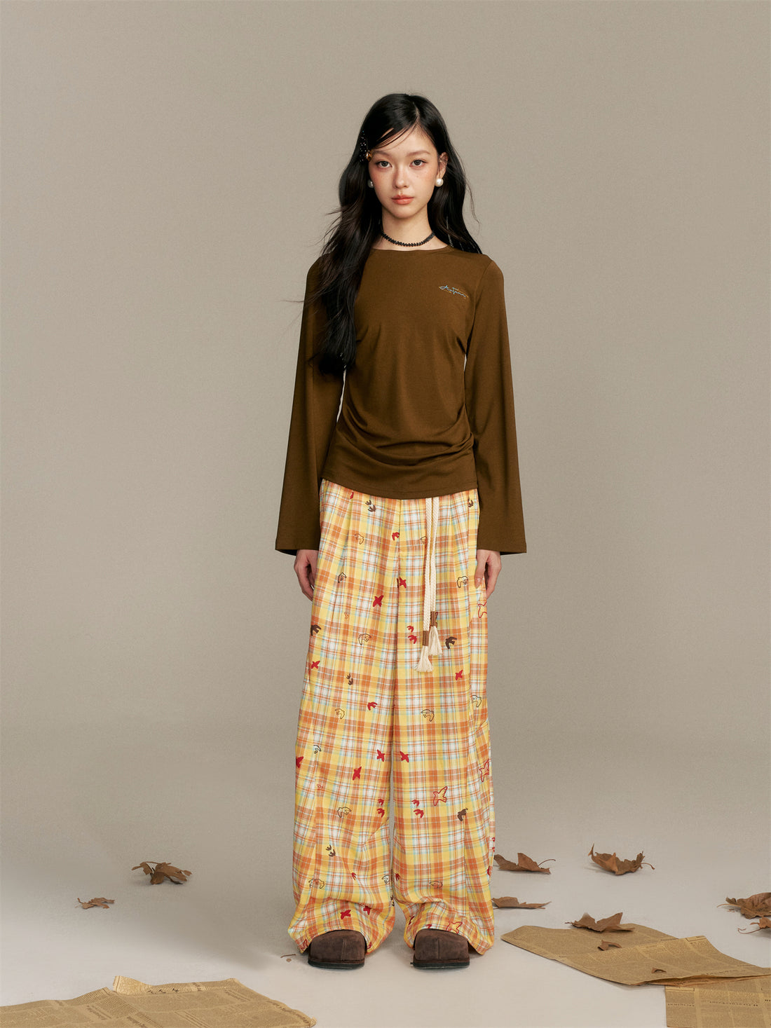 16DEWS 16D25372&amp;16D25373 Bird graffiti contrasting round neck top + pants set