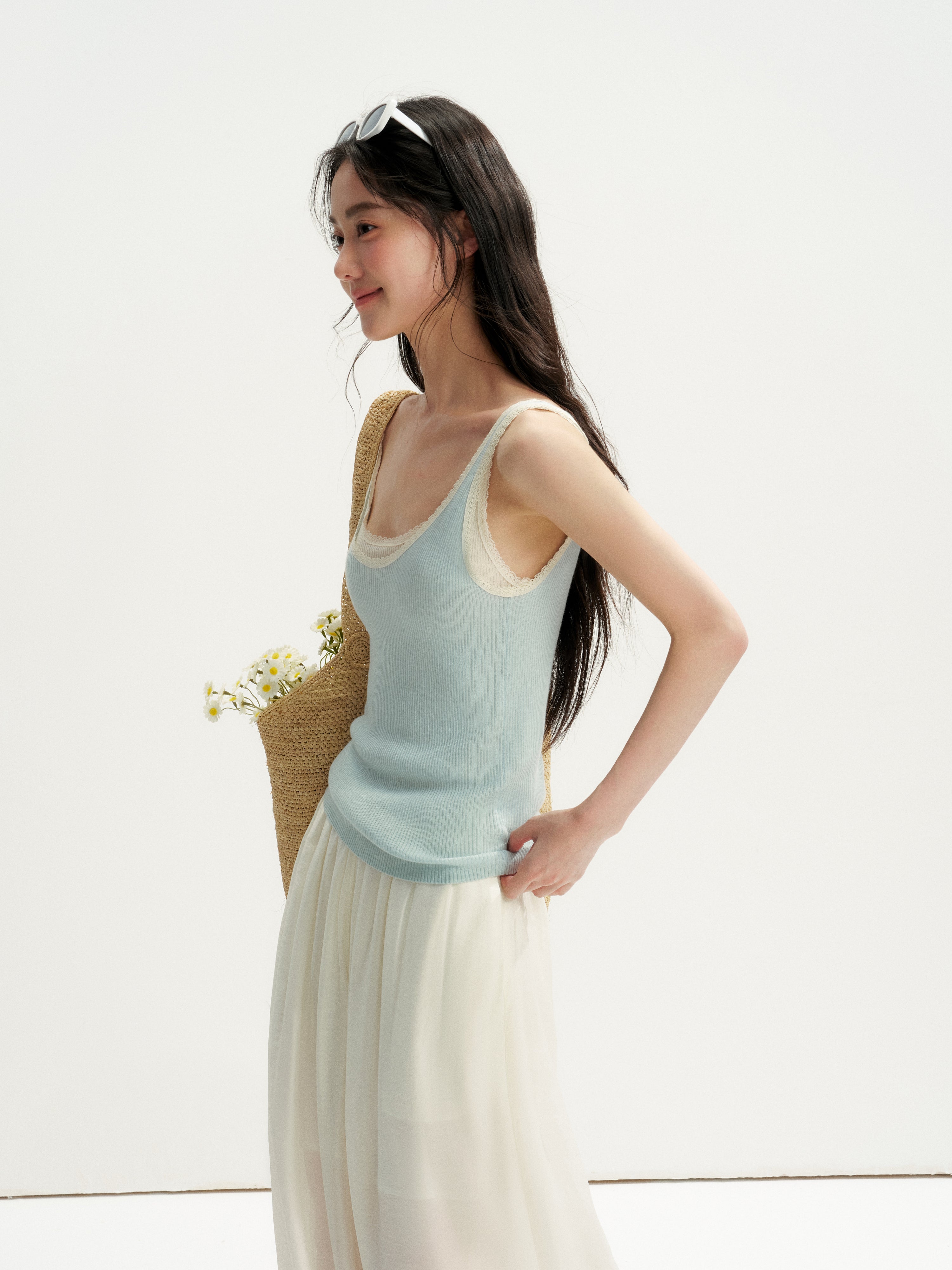 16DEWS 16D26217 Lace Trim Minimalist Slim Tank Top