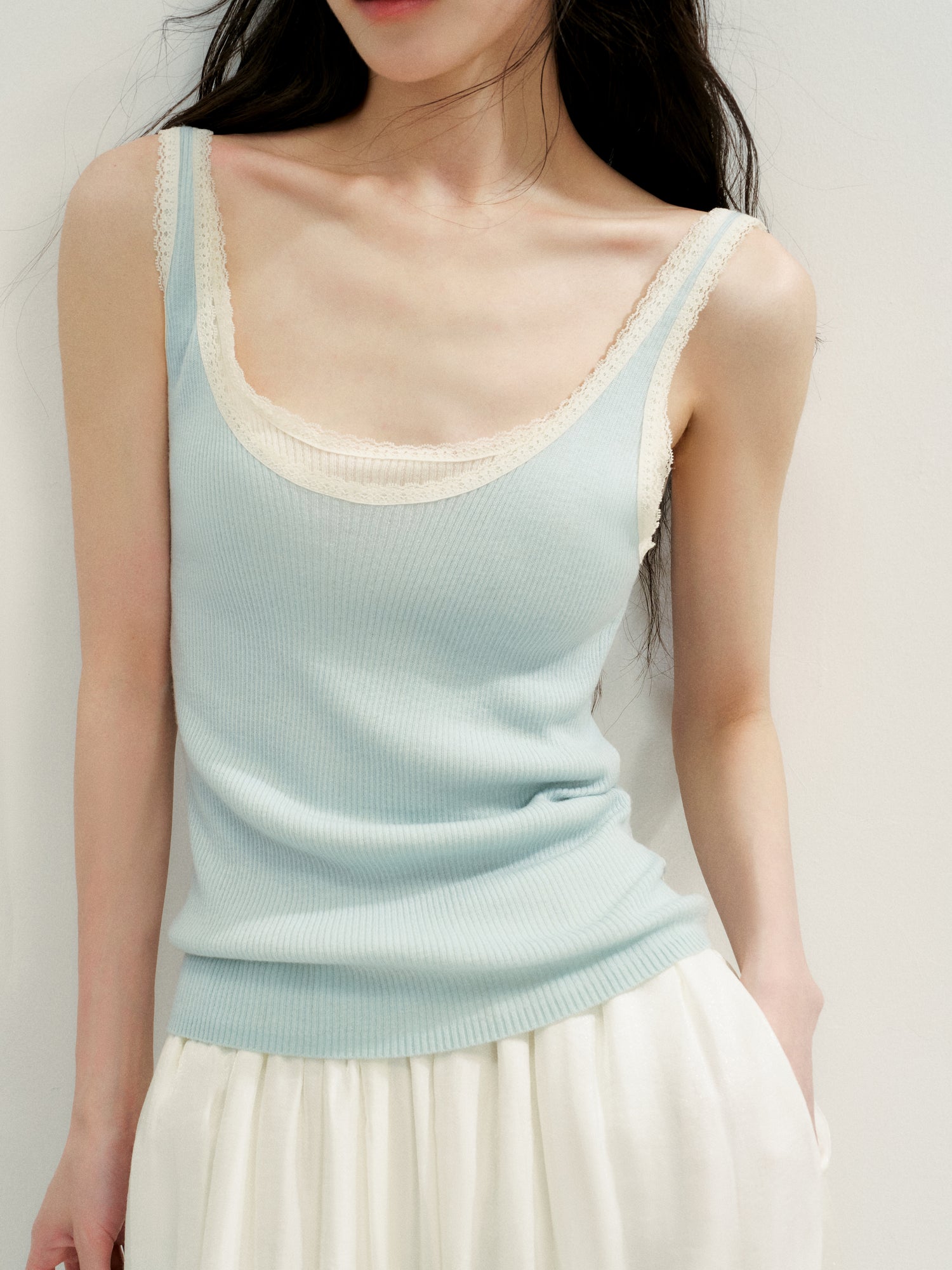 16DEWS 16D26217 Lace Trim Minimalist Slim Tank Top