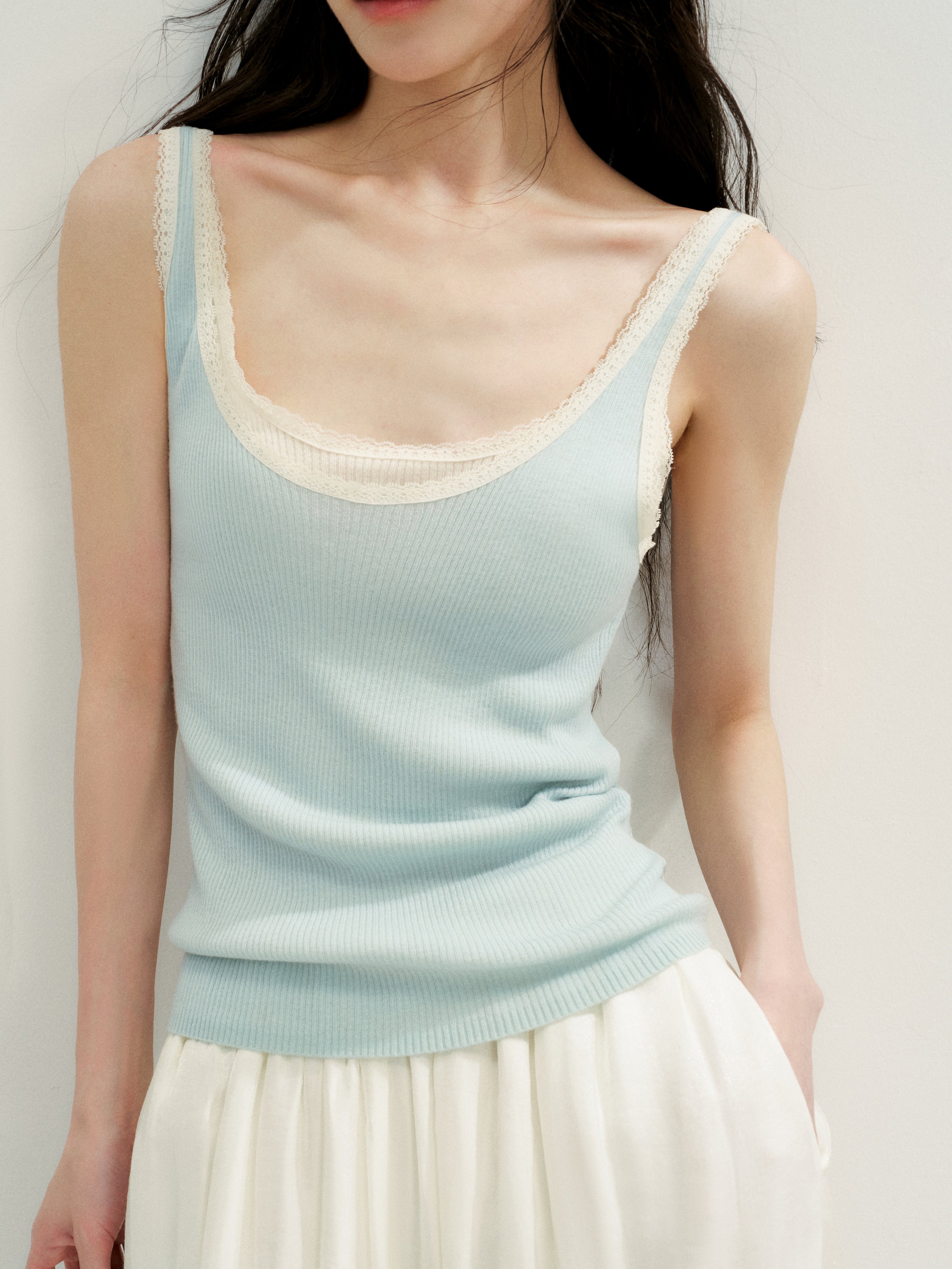 16DEWS 16D26217 Lace Trim Minimalist Slim Tank Top